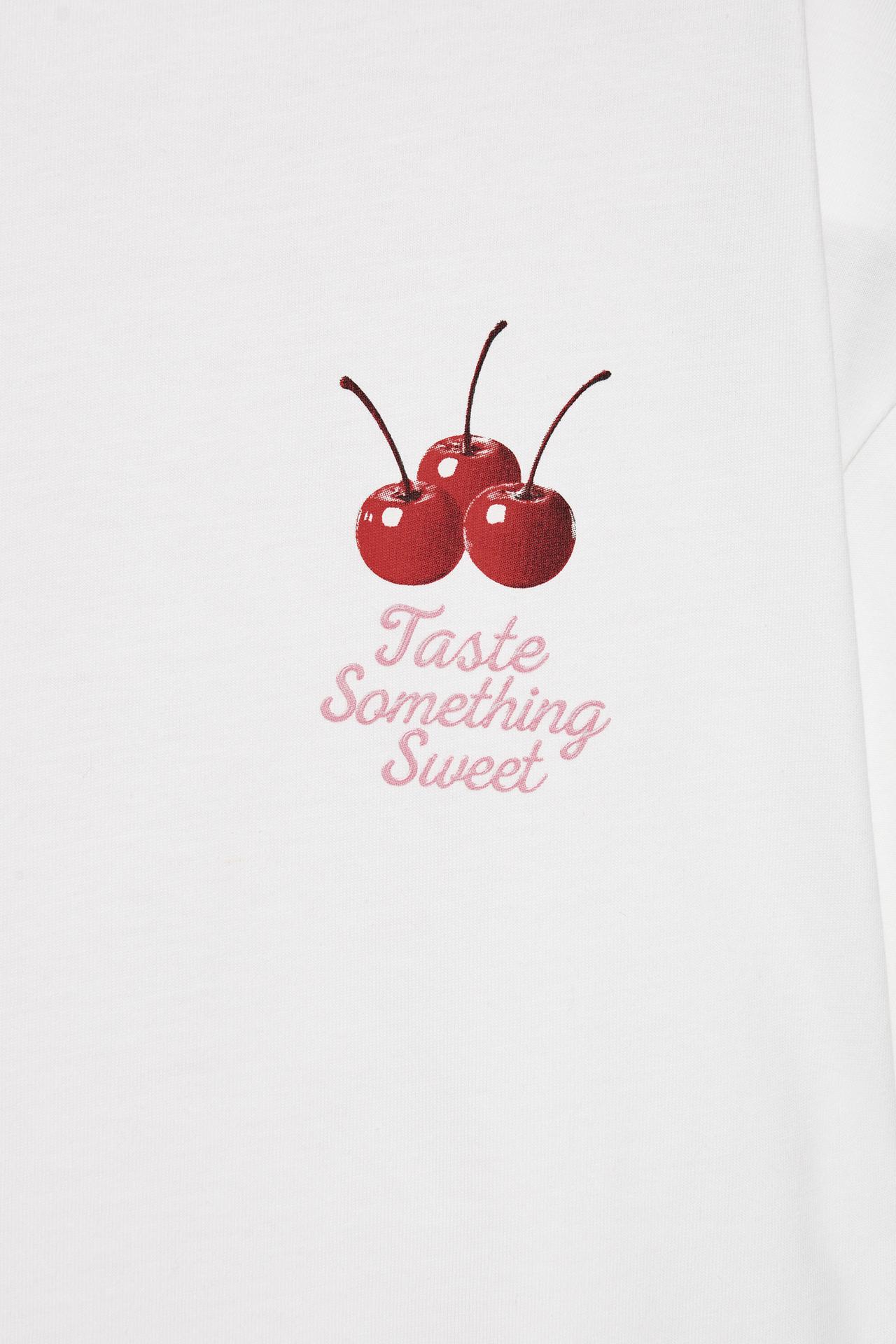 Oversize cake and cherry graphic T-shirt — Ice