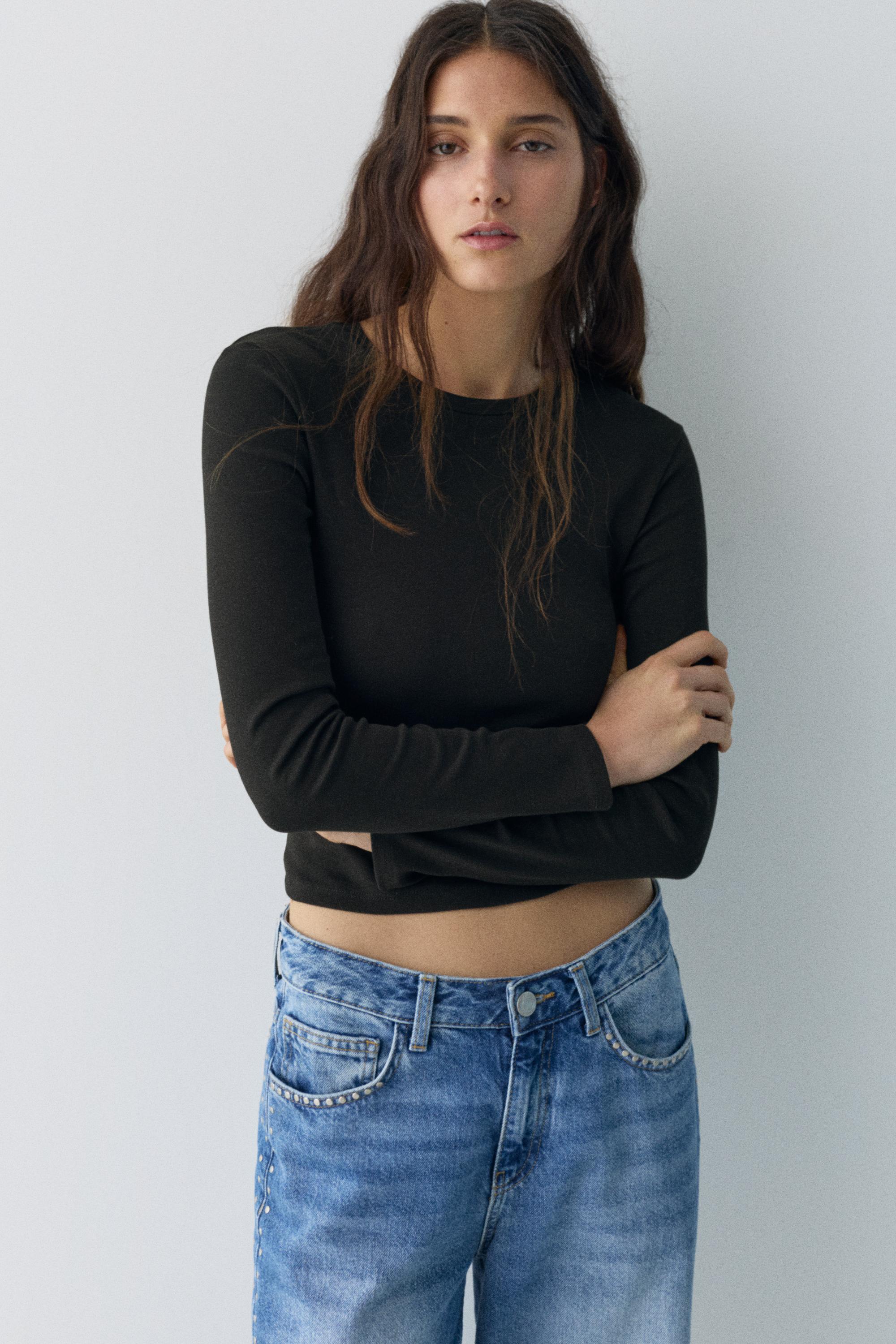 Eng Anliegendes T-Shirt Mit Langen Ärmeln