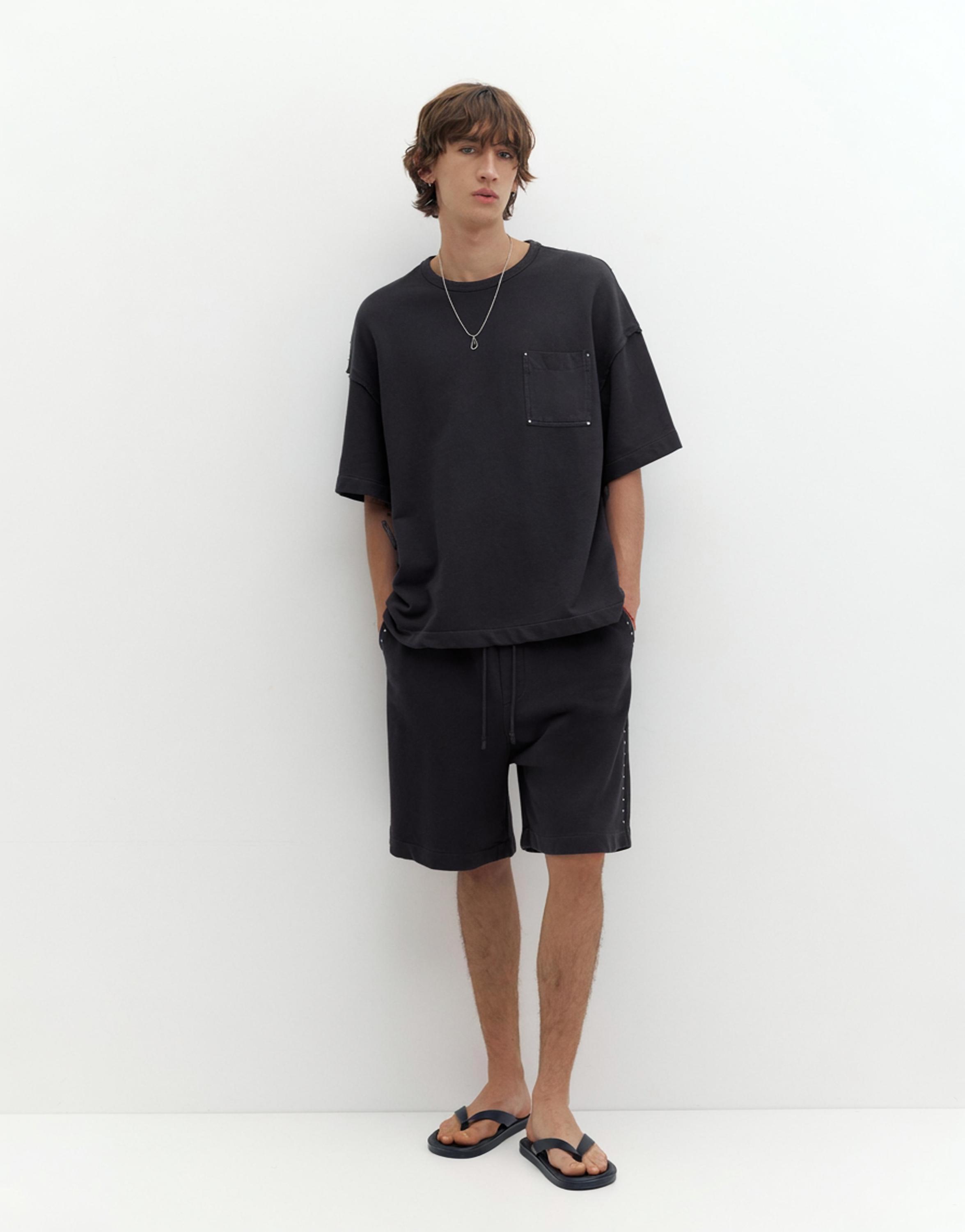 Oversize T-shirt with stud pocket — Anthracite grey
