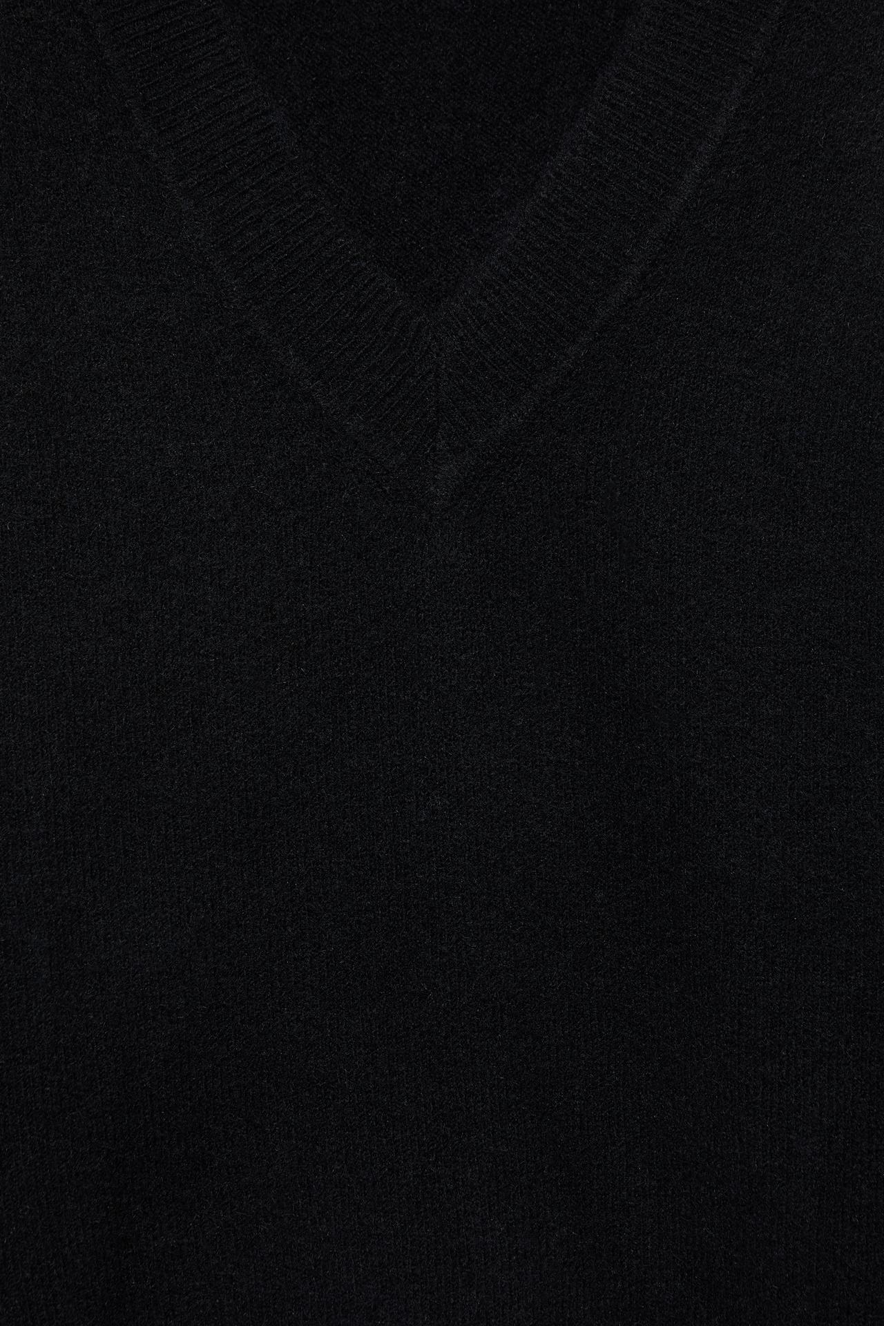 Boxy V-neck jumper — Black