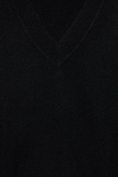Boxy V-neck jumper — Black 7