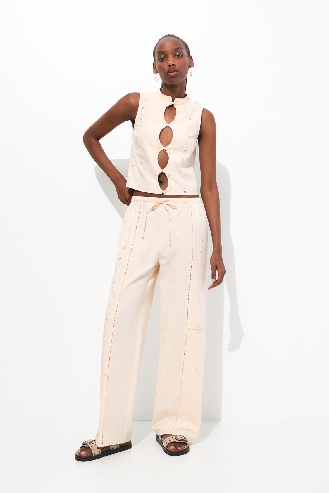 Rustic Swiss embroidery top - pull&bear 