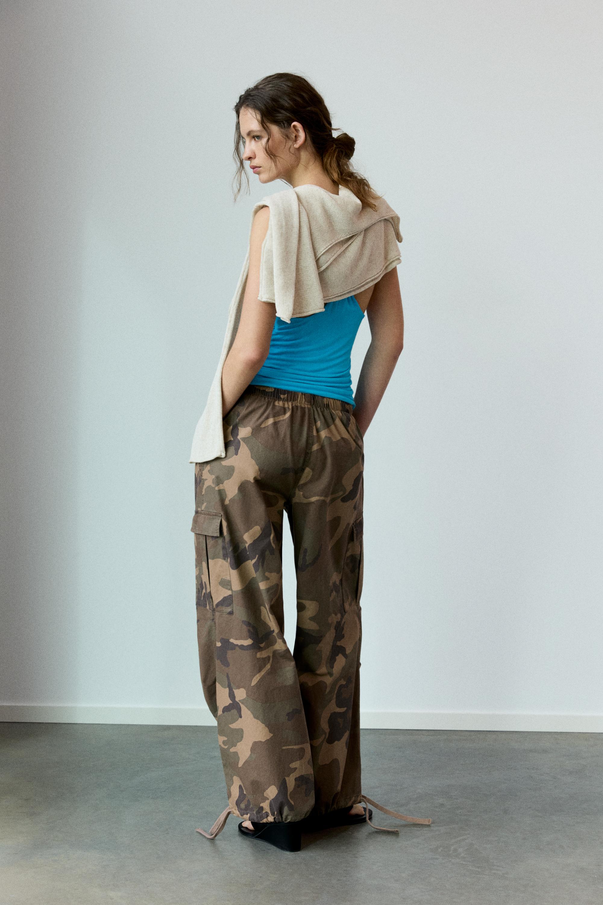 Printed parachute trousers — Khaki