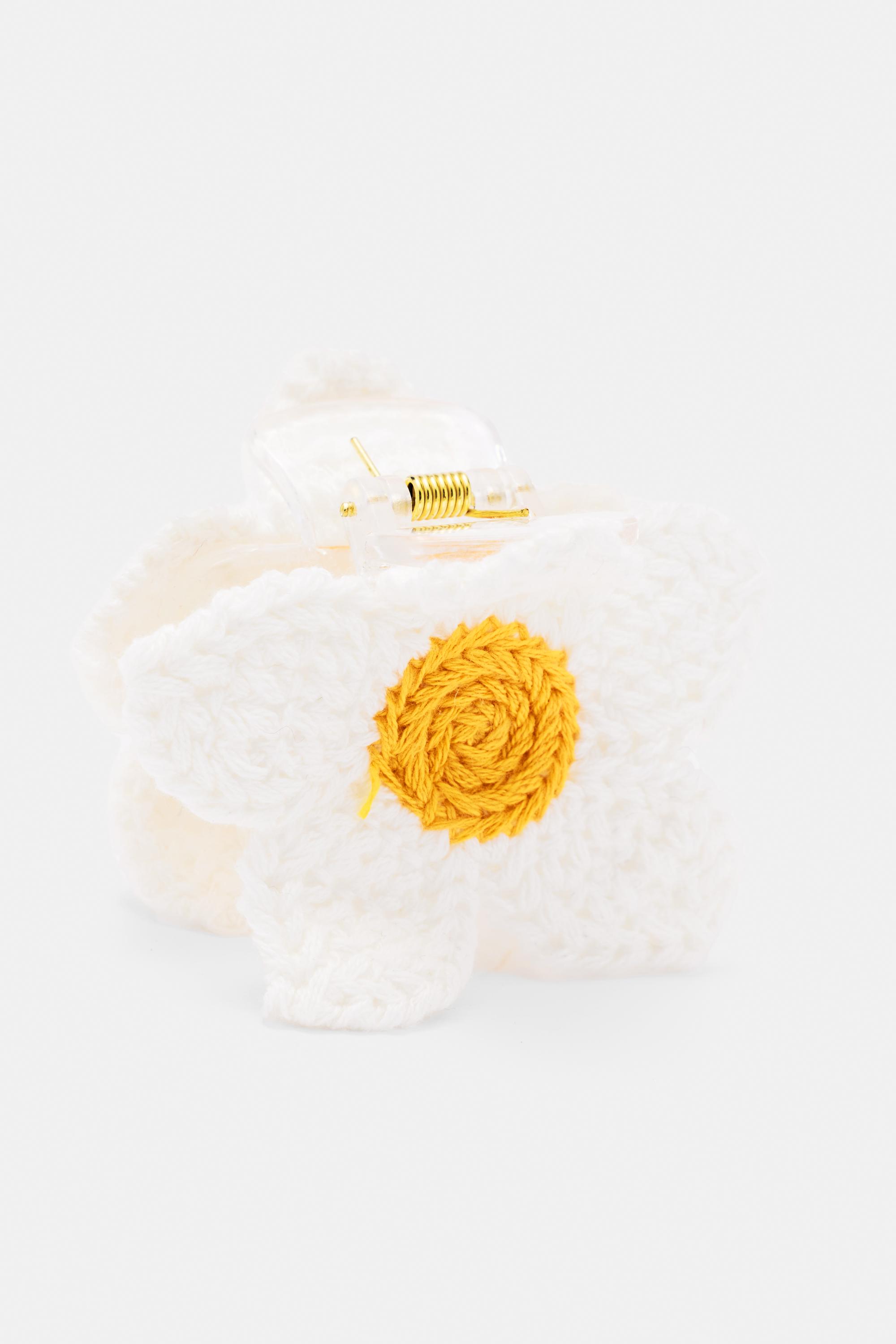 Crochet flower hair clip — White