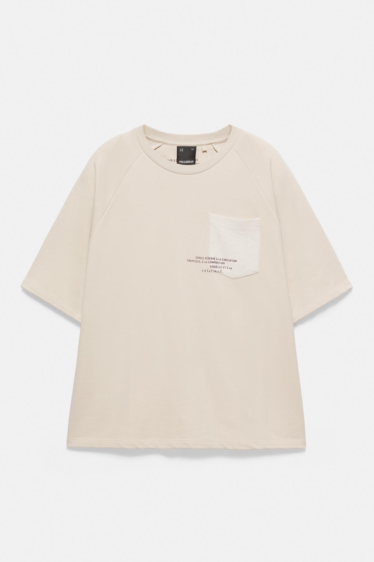T-shirt with pocket and slogan — Sand