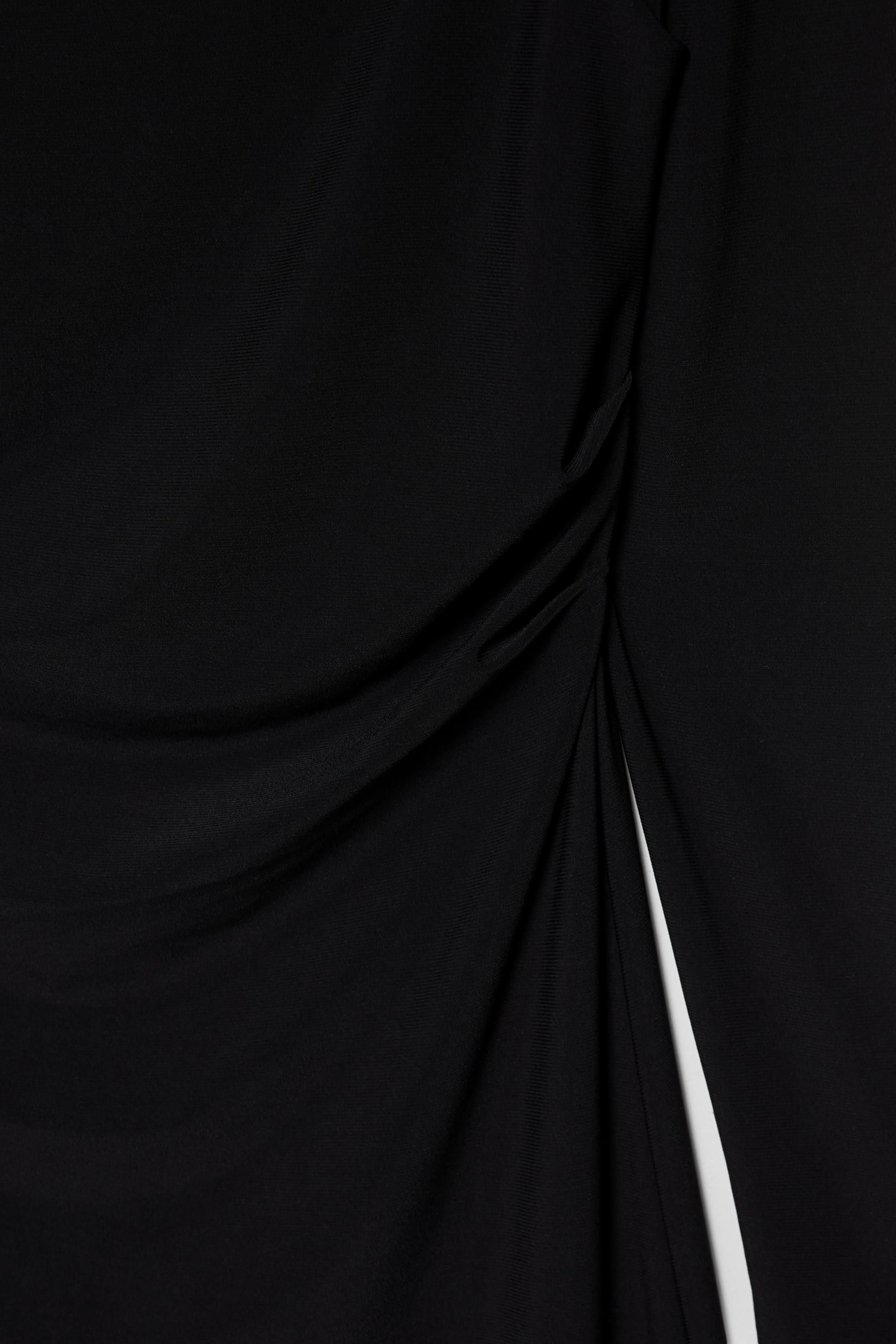 Drape detaylı yumuşak midi elbise - Görsel 4