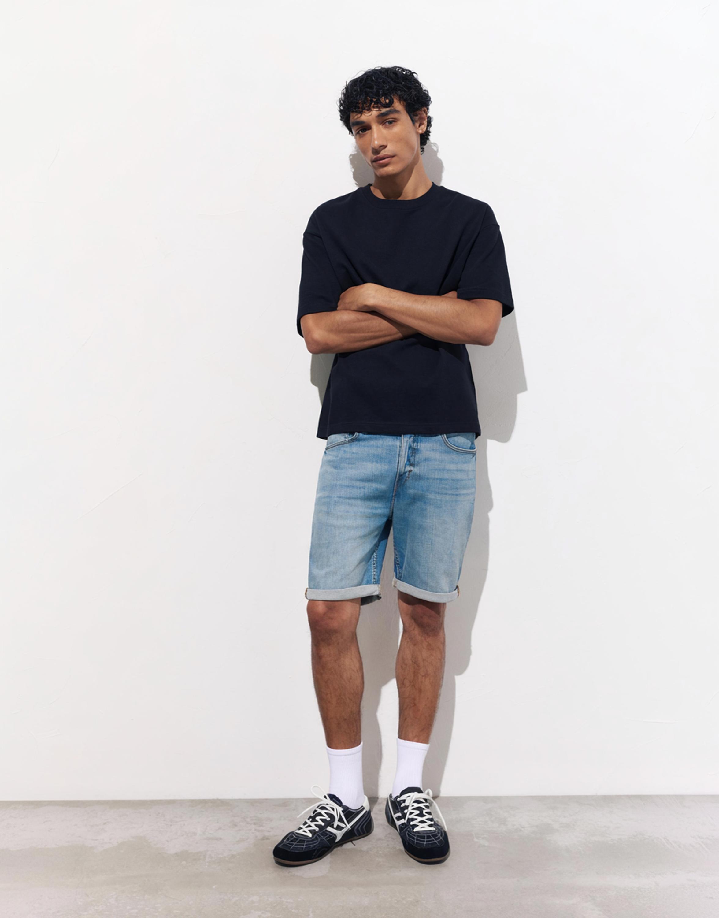 Basic slim-fit denim Bermuda shorts — Medium blue