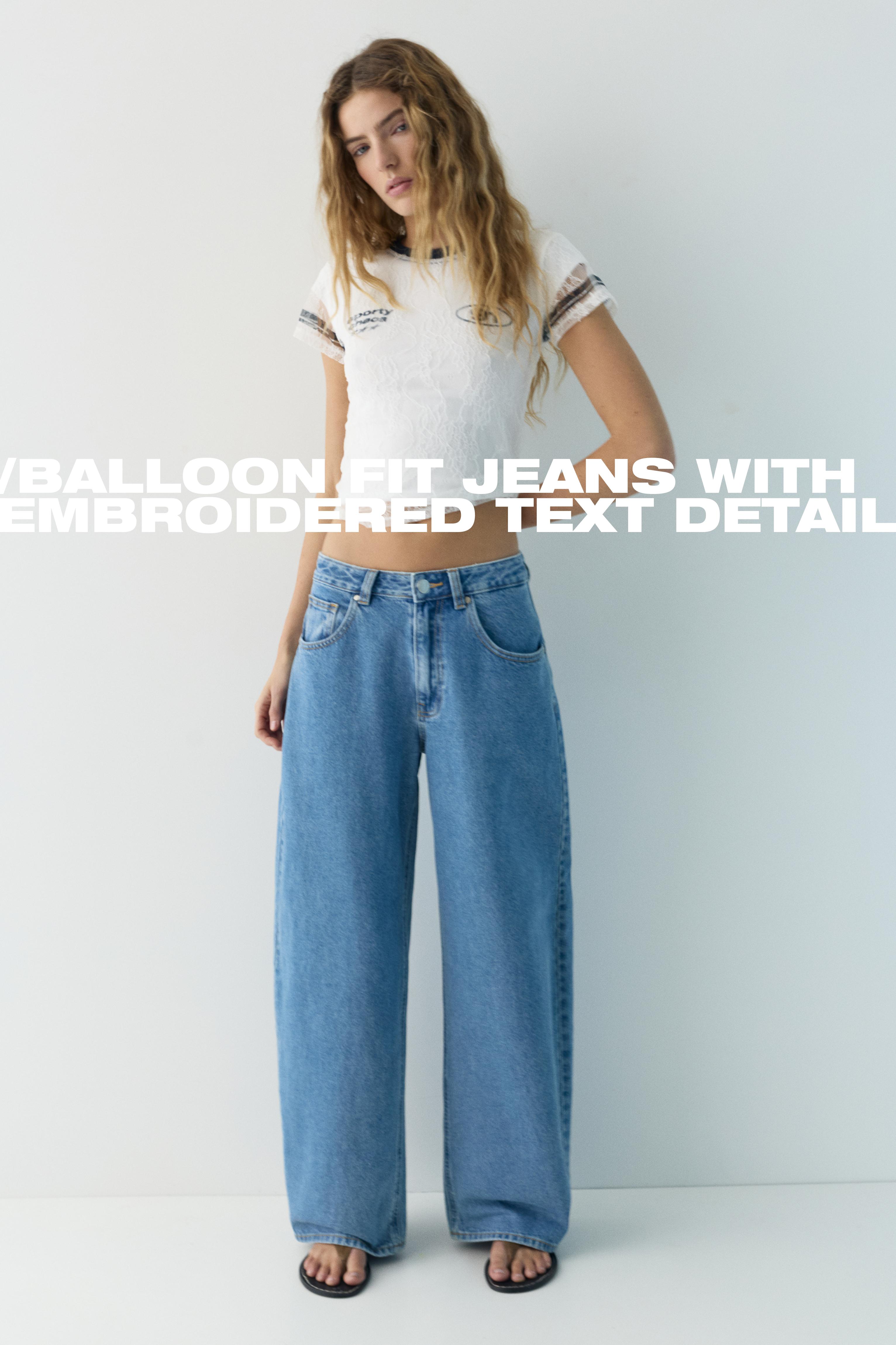 Balloon fit jeans with embroidered text — Medium blue
