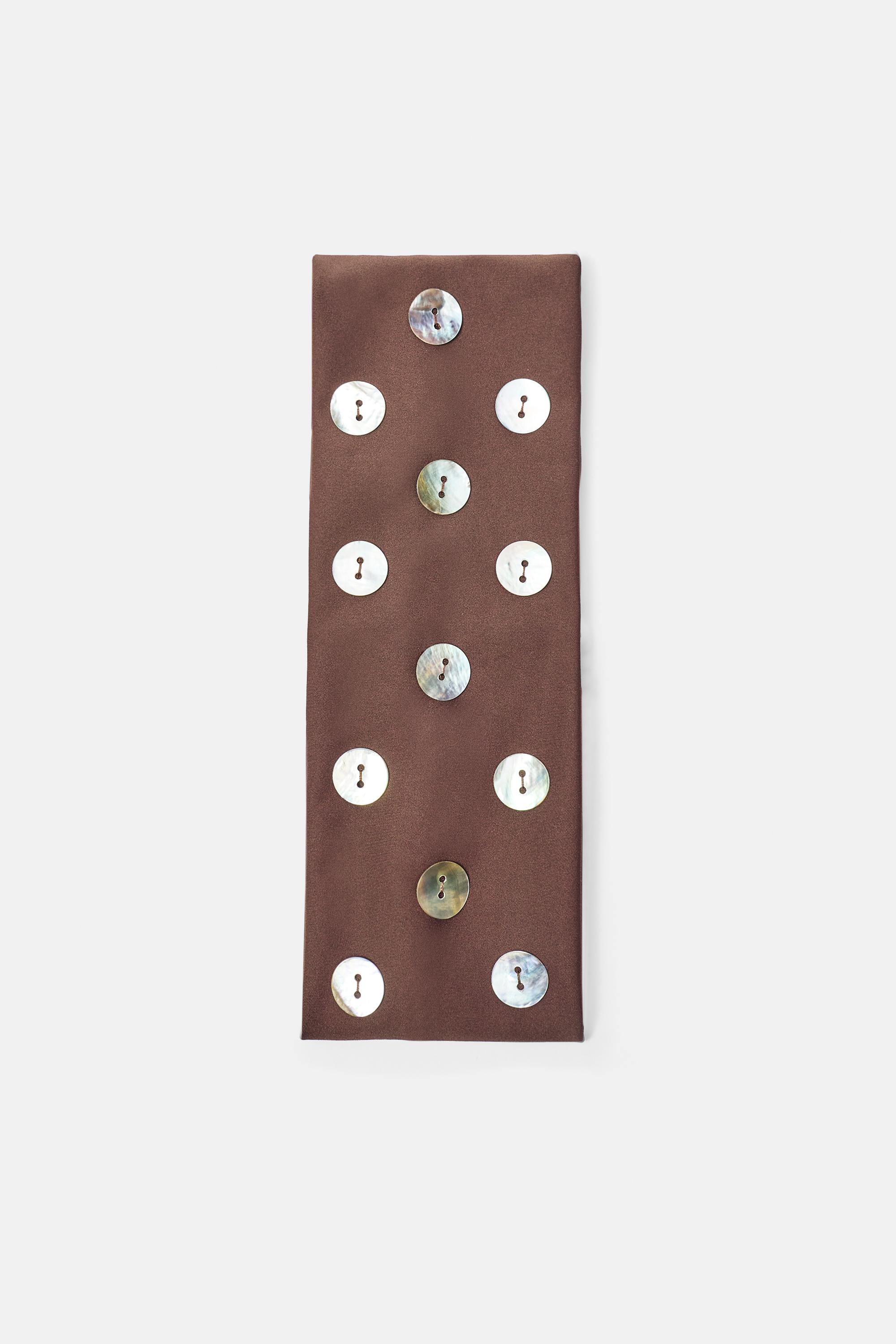 Elastic headband with buttons — Brown