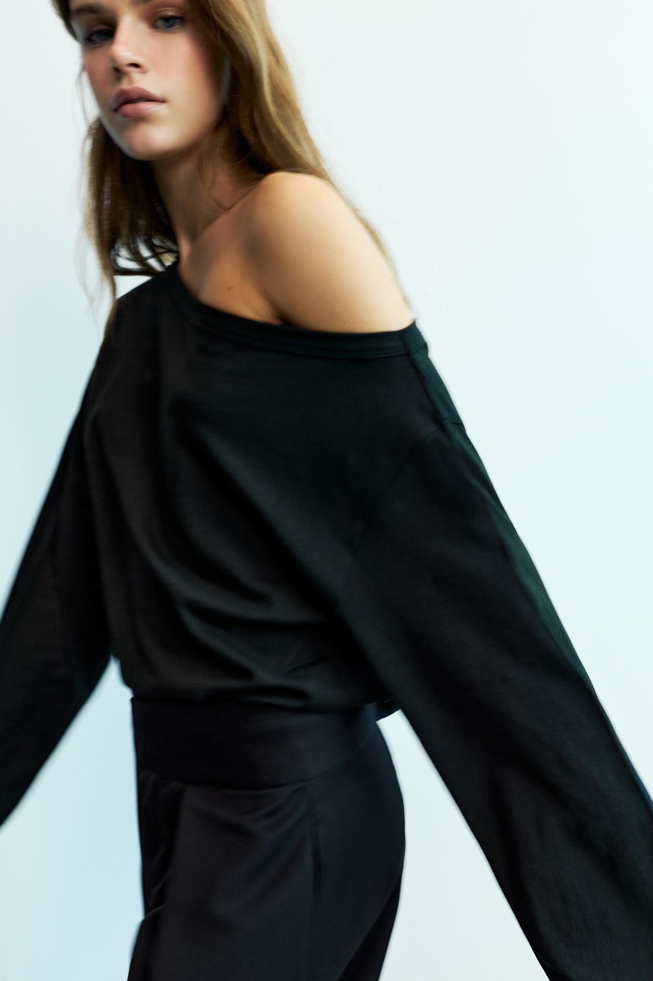 Asymmetric oversize T-shirt — Black