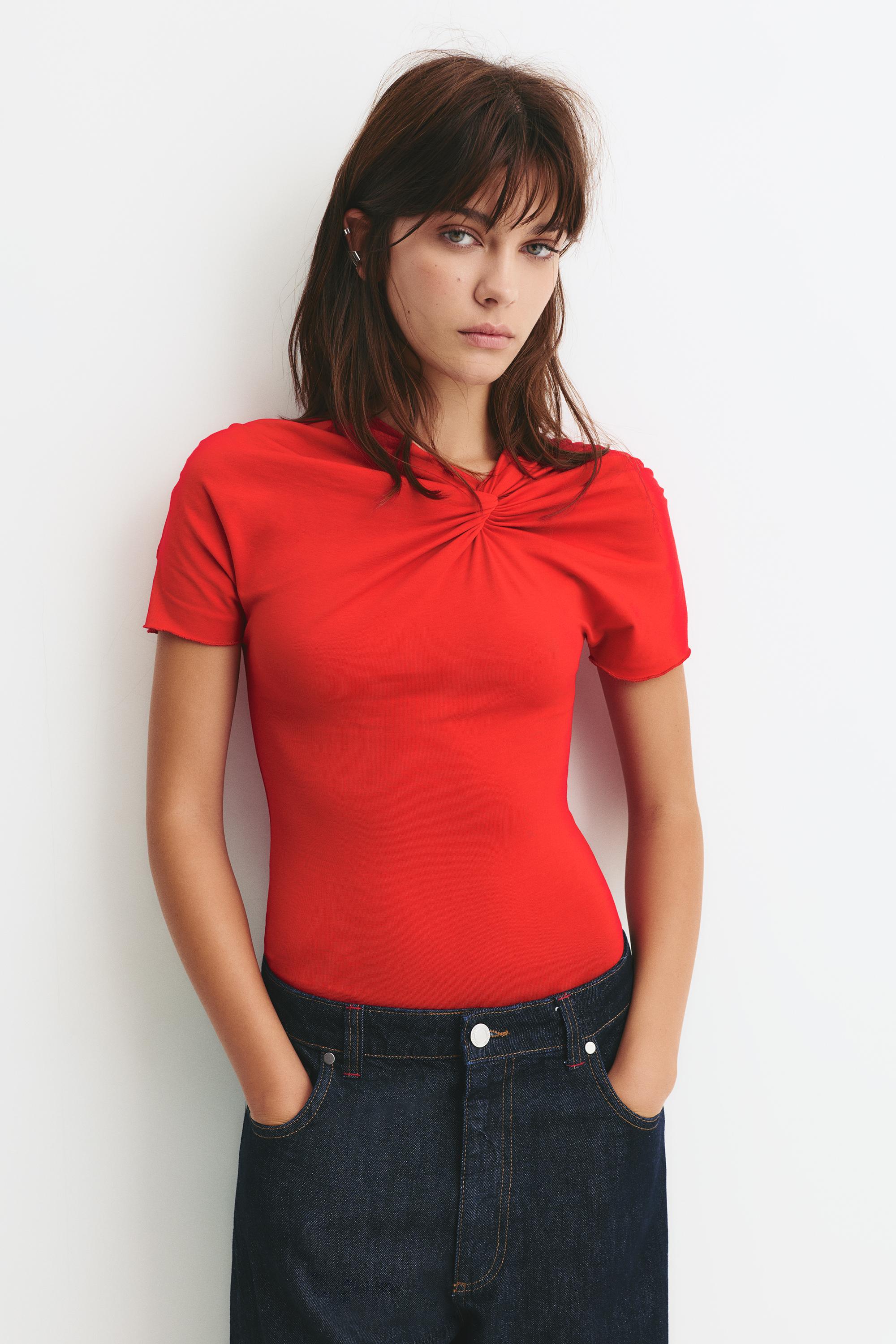 Body Mit Knotenausschnitt