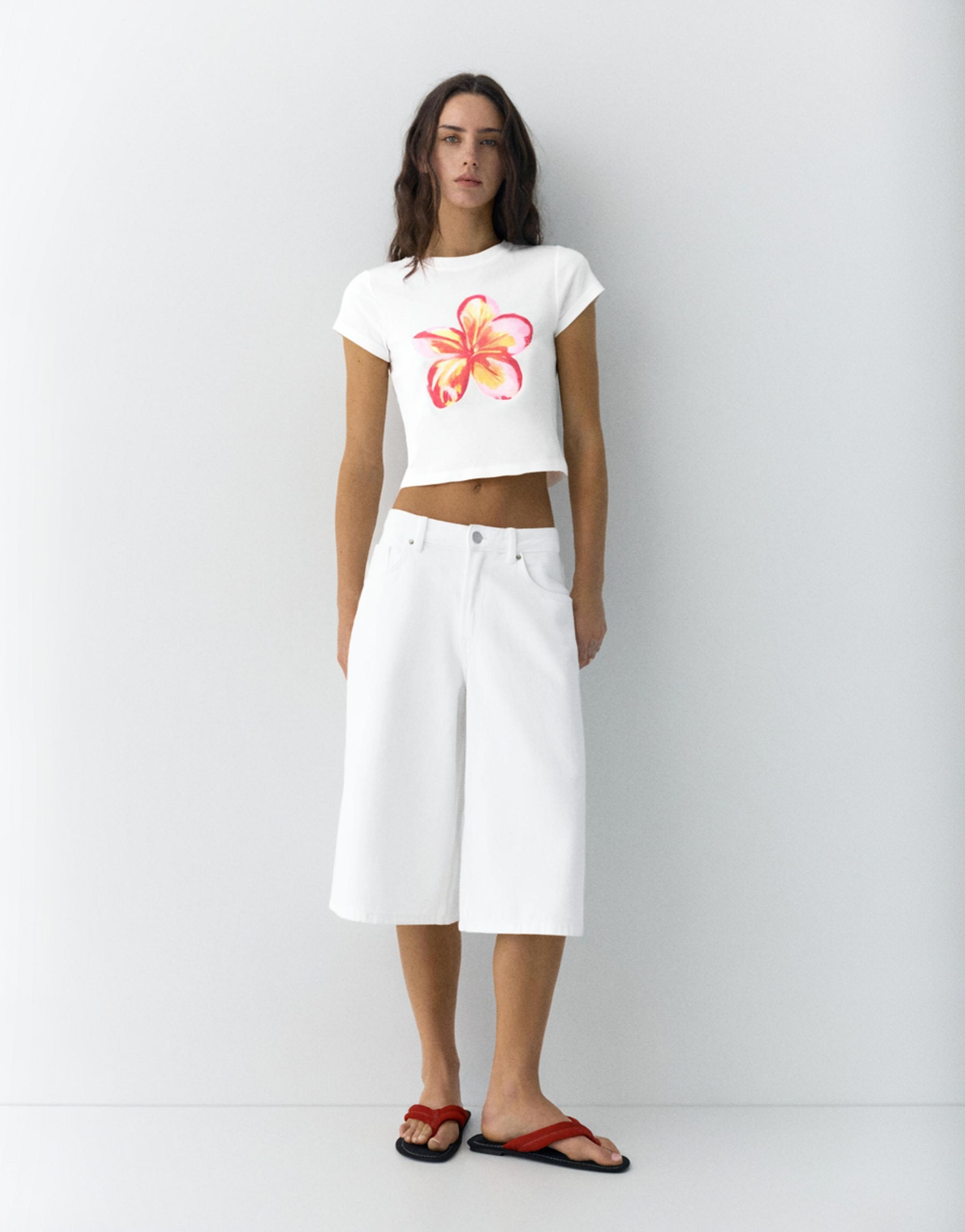 Hibiscus floral graphic T-shirt — Ice