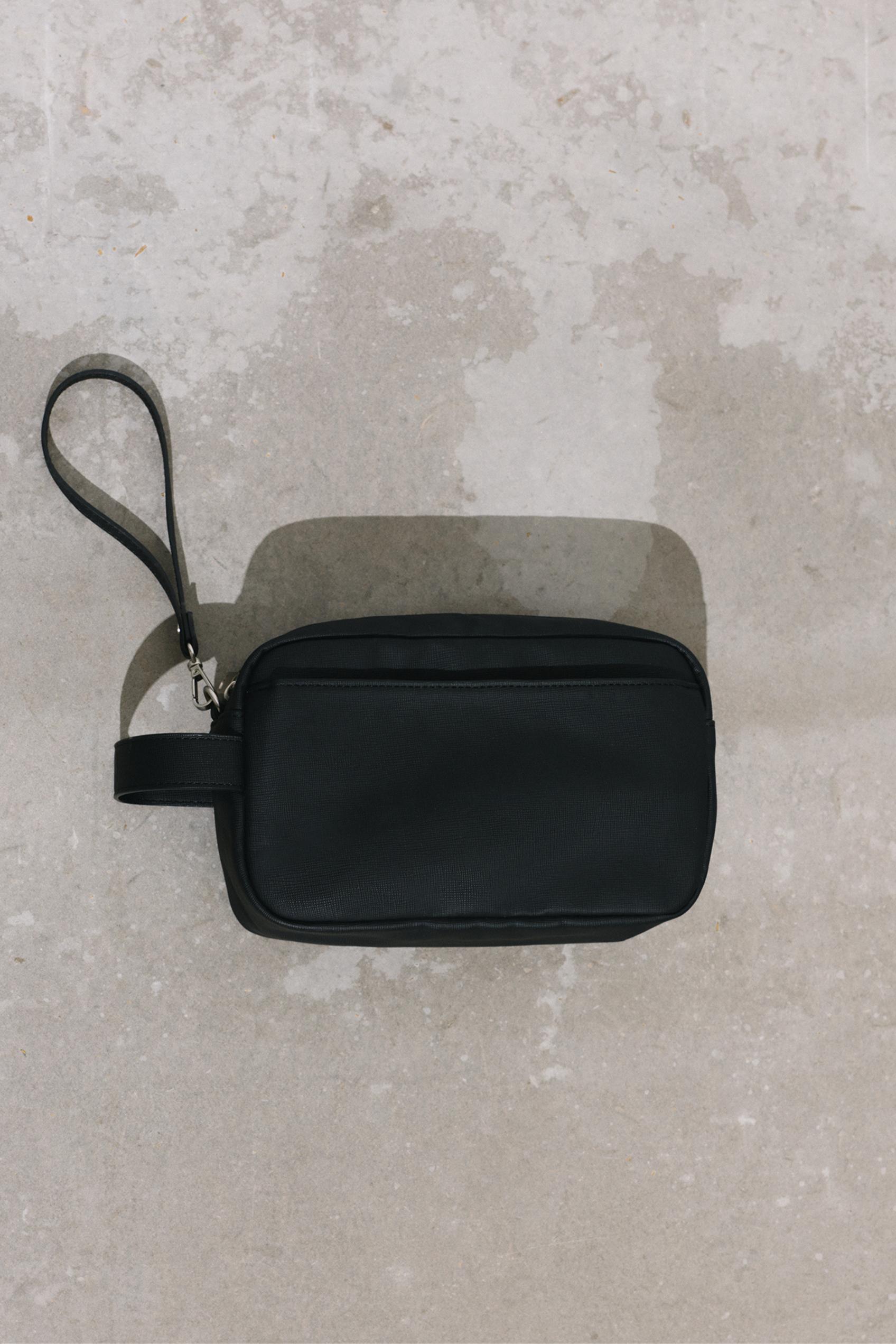 Wash bag with handle — Black