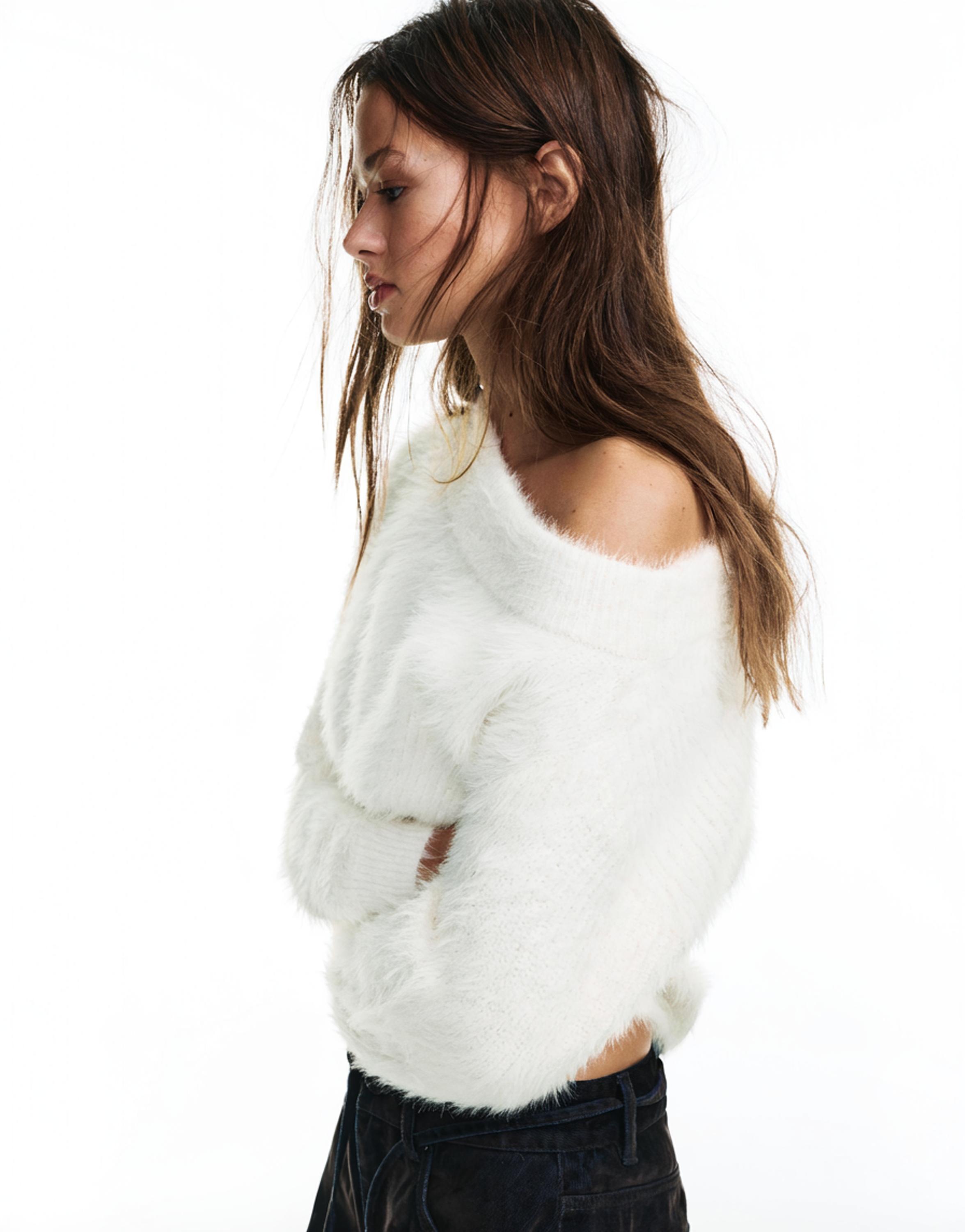 Asymmetric faux fur sweater — Ecru