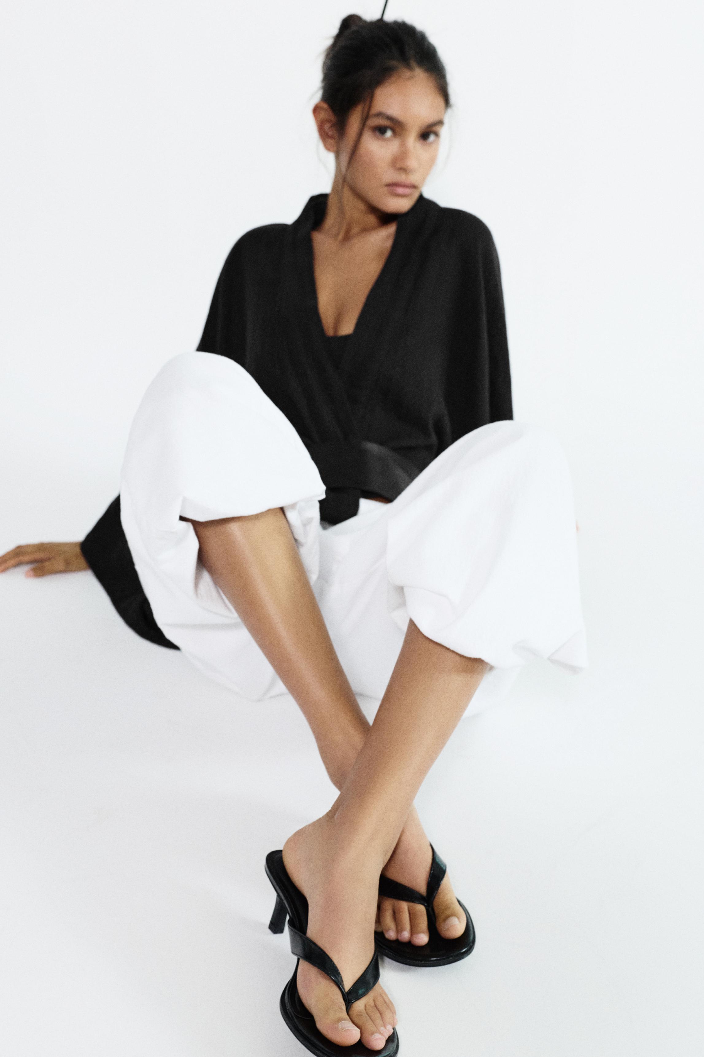 High-heel sandals — Black