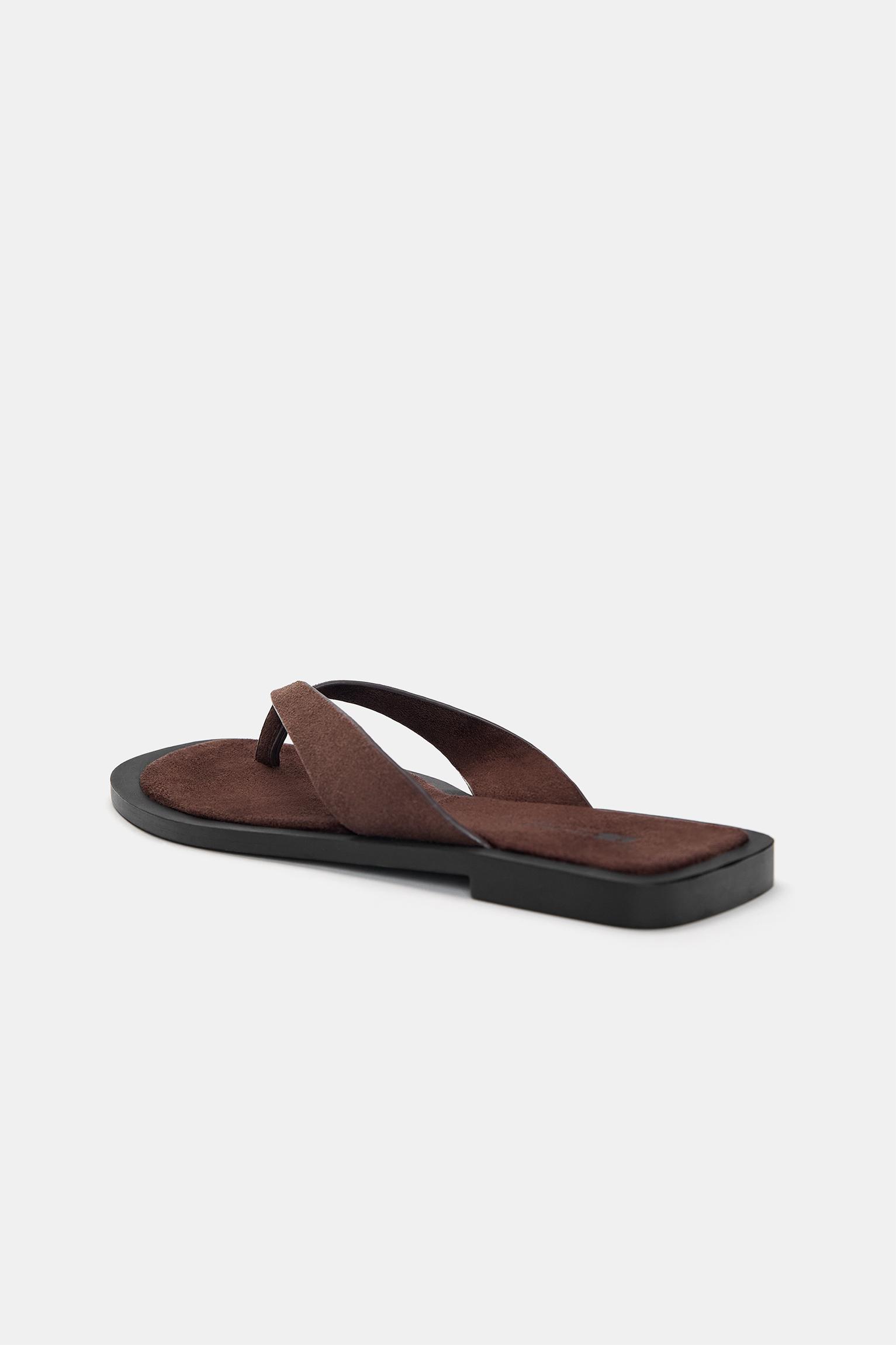 Flat leather sandals — Brown