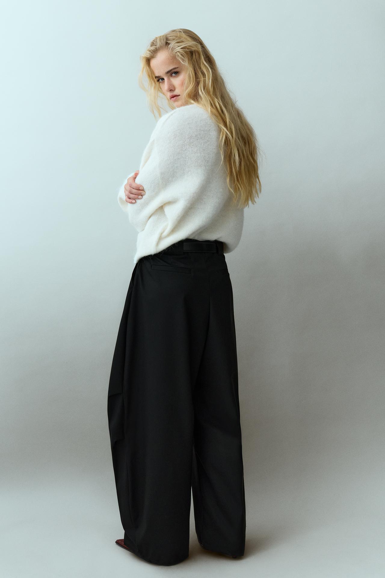 High-waist barrel trousers with pleats and belt — Black