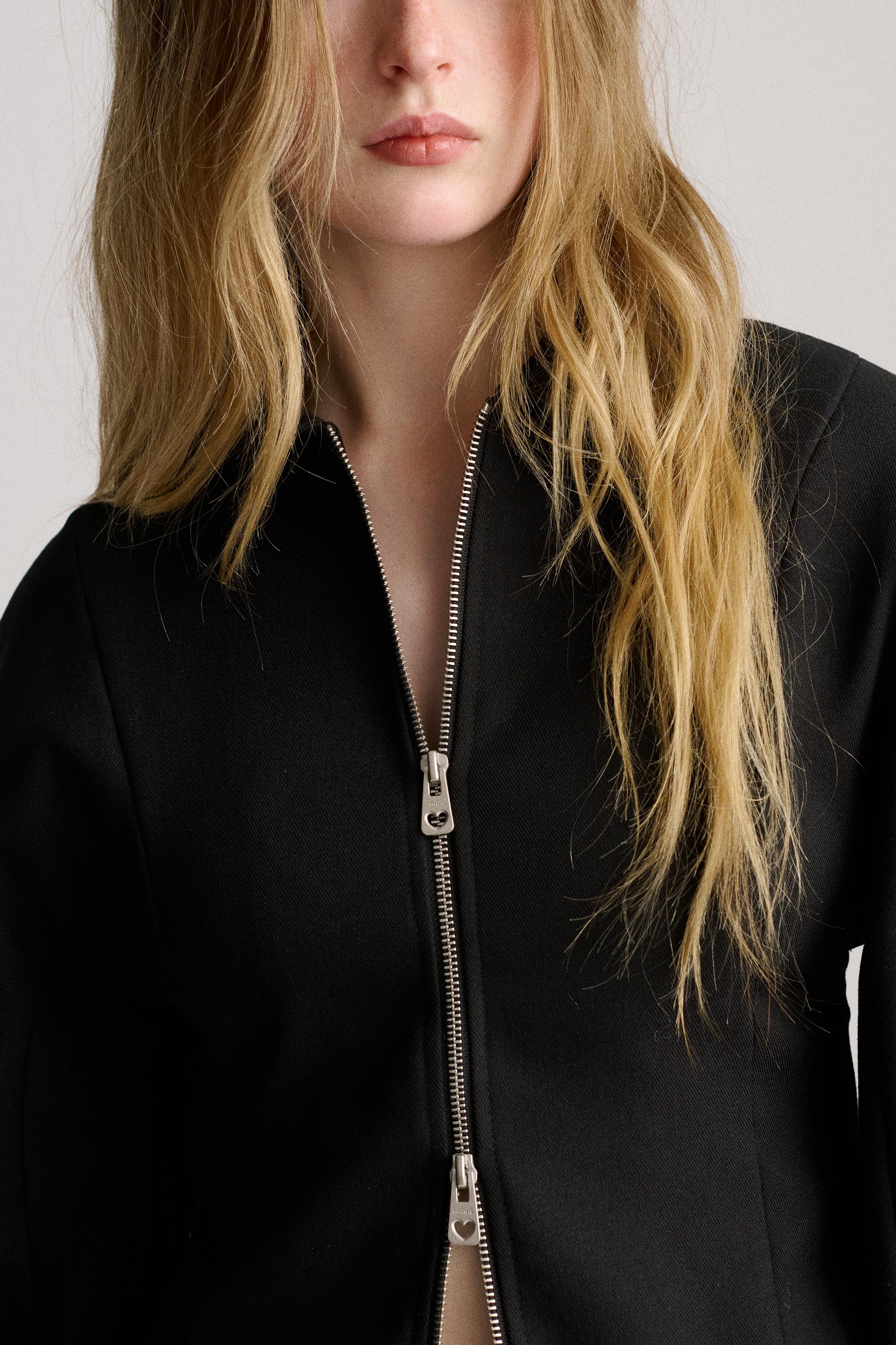 Tailored fit jacket with heart detail — Black