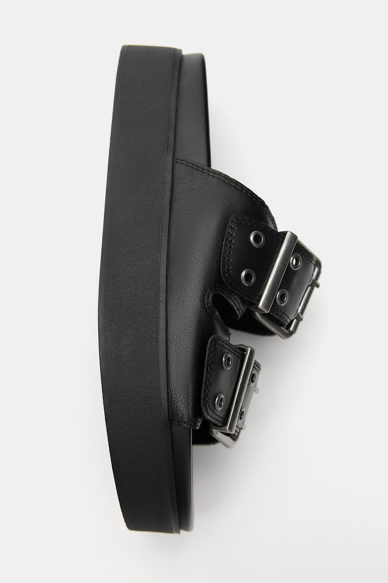 Chunky buckle sandals — Black