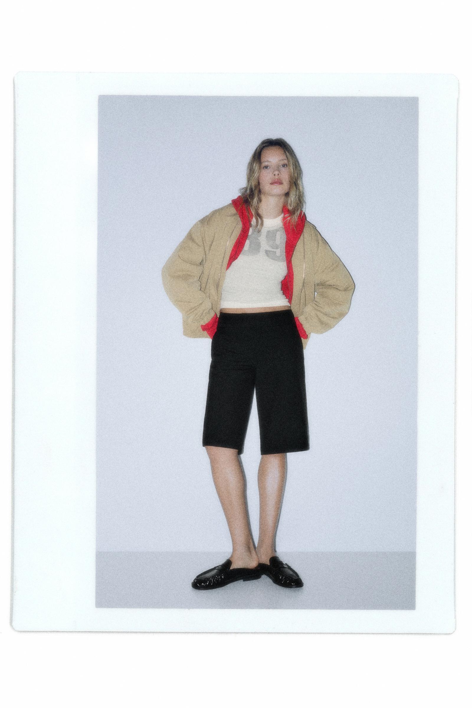 Smart Bermuda shorts with pleats — Black