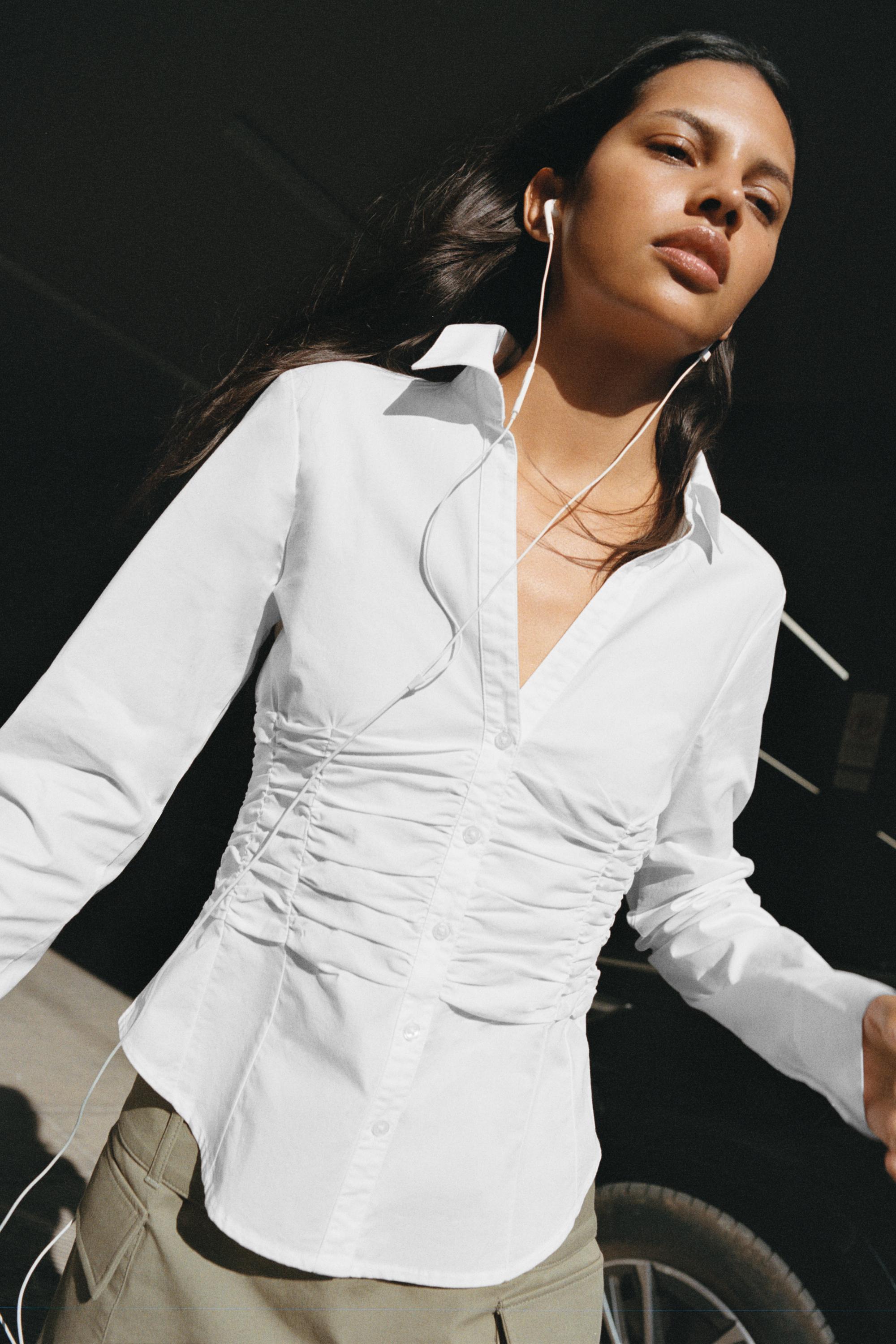 Fitted gathered poplin shirt — White
