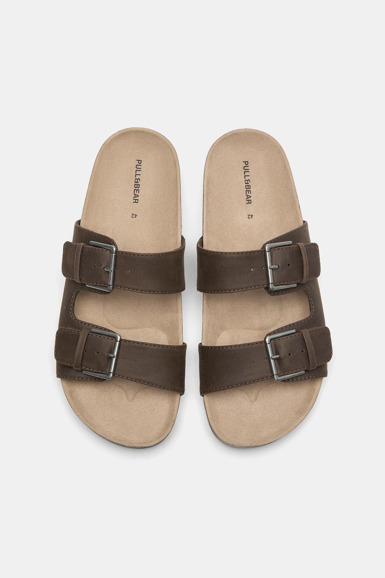 Buckled flat sandals — Brown
