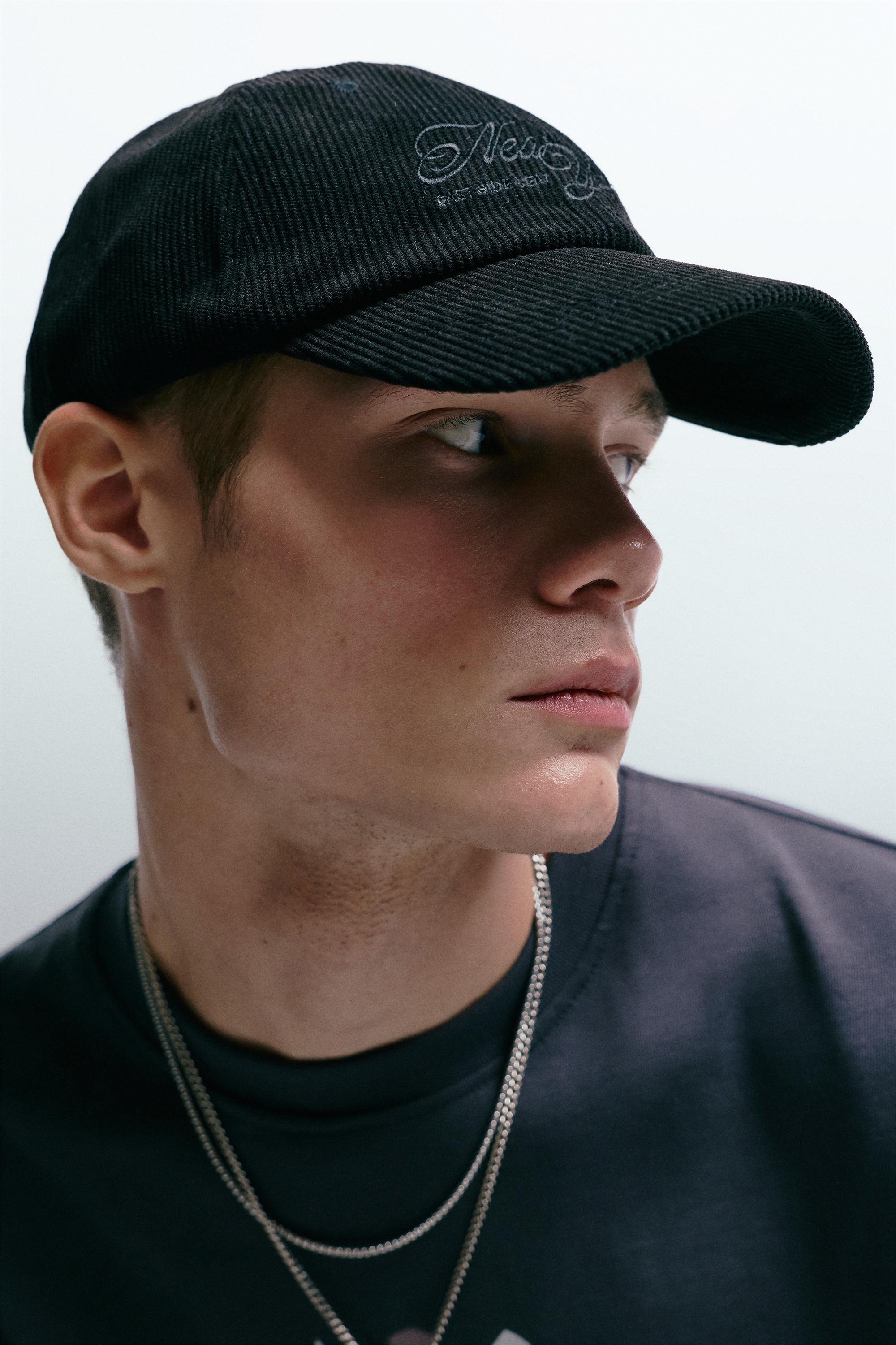 Black corduroy cap — Black