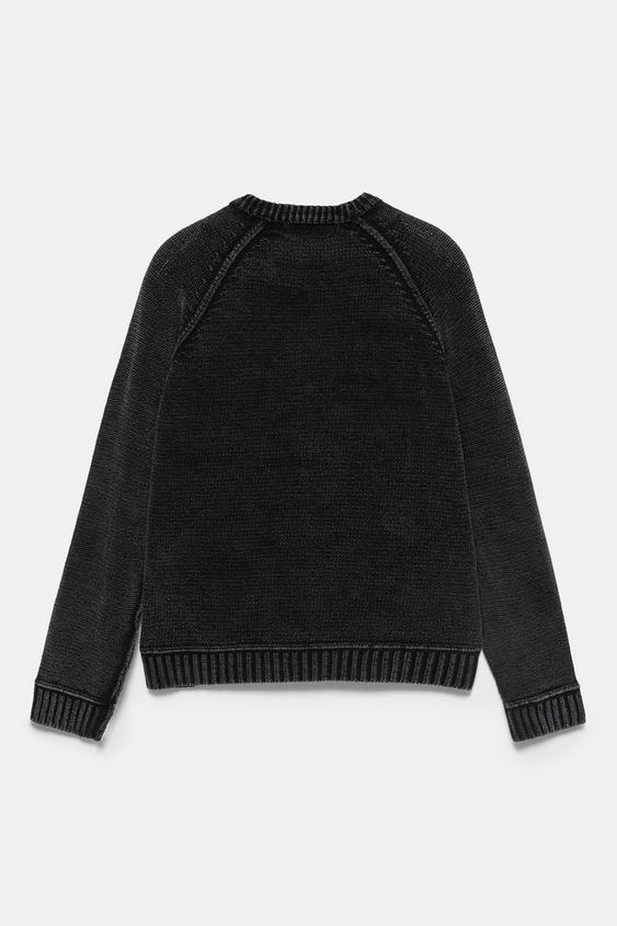 Sweter ze spranym wykończeniem
