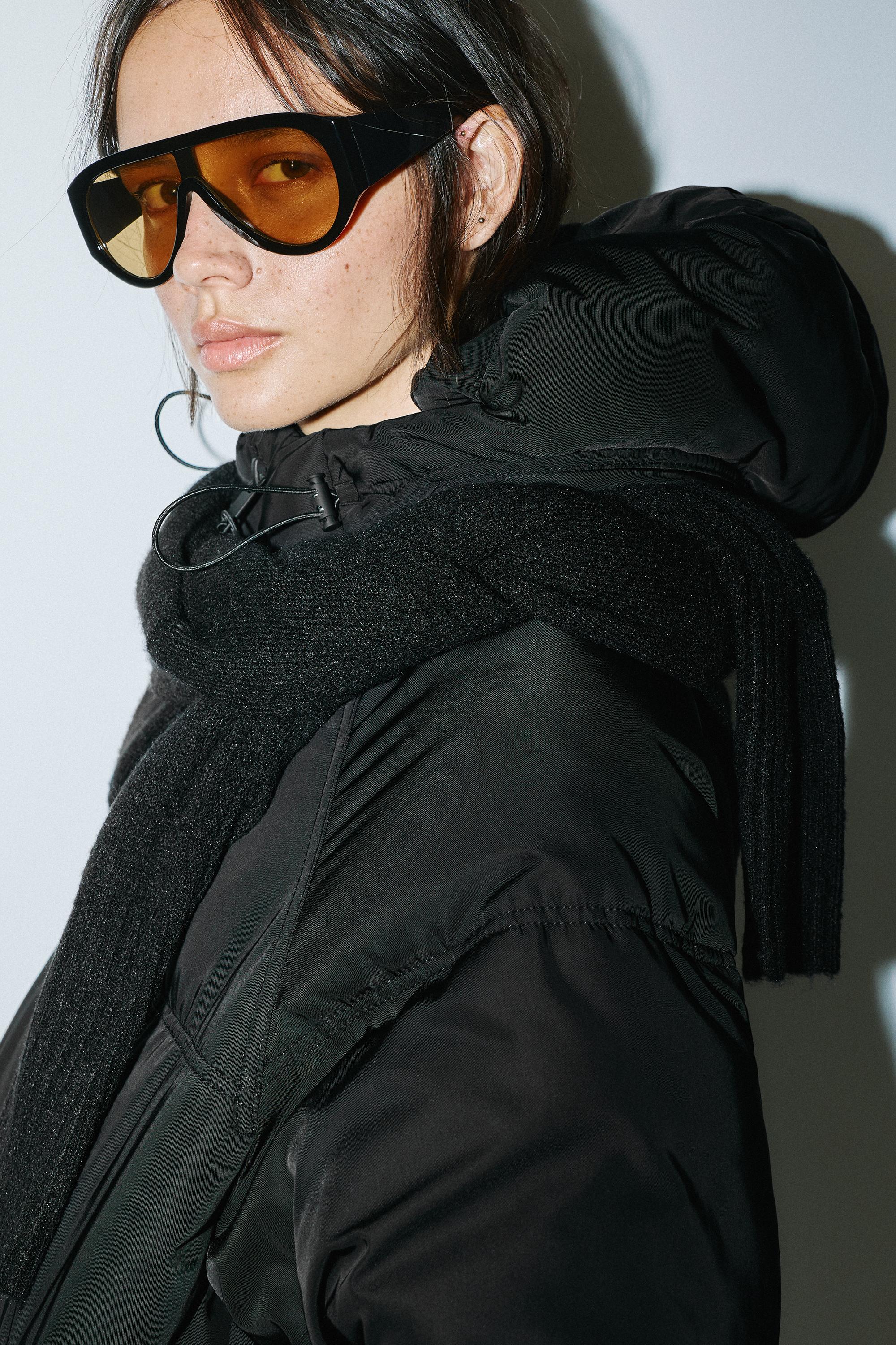 Puffer jacket with hood — Black