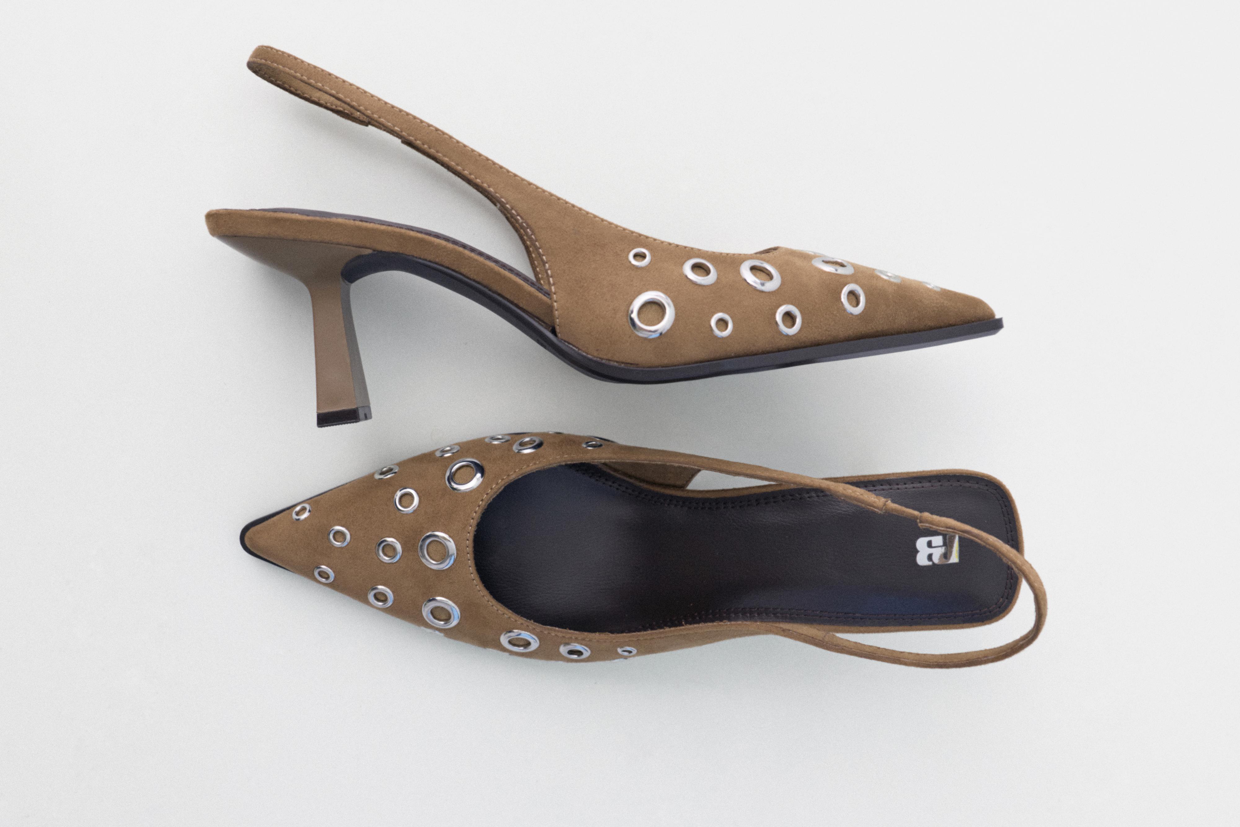 Studded high-heel shoes — Brown