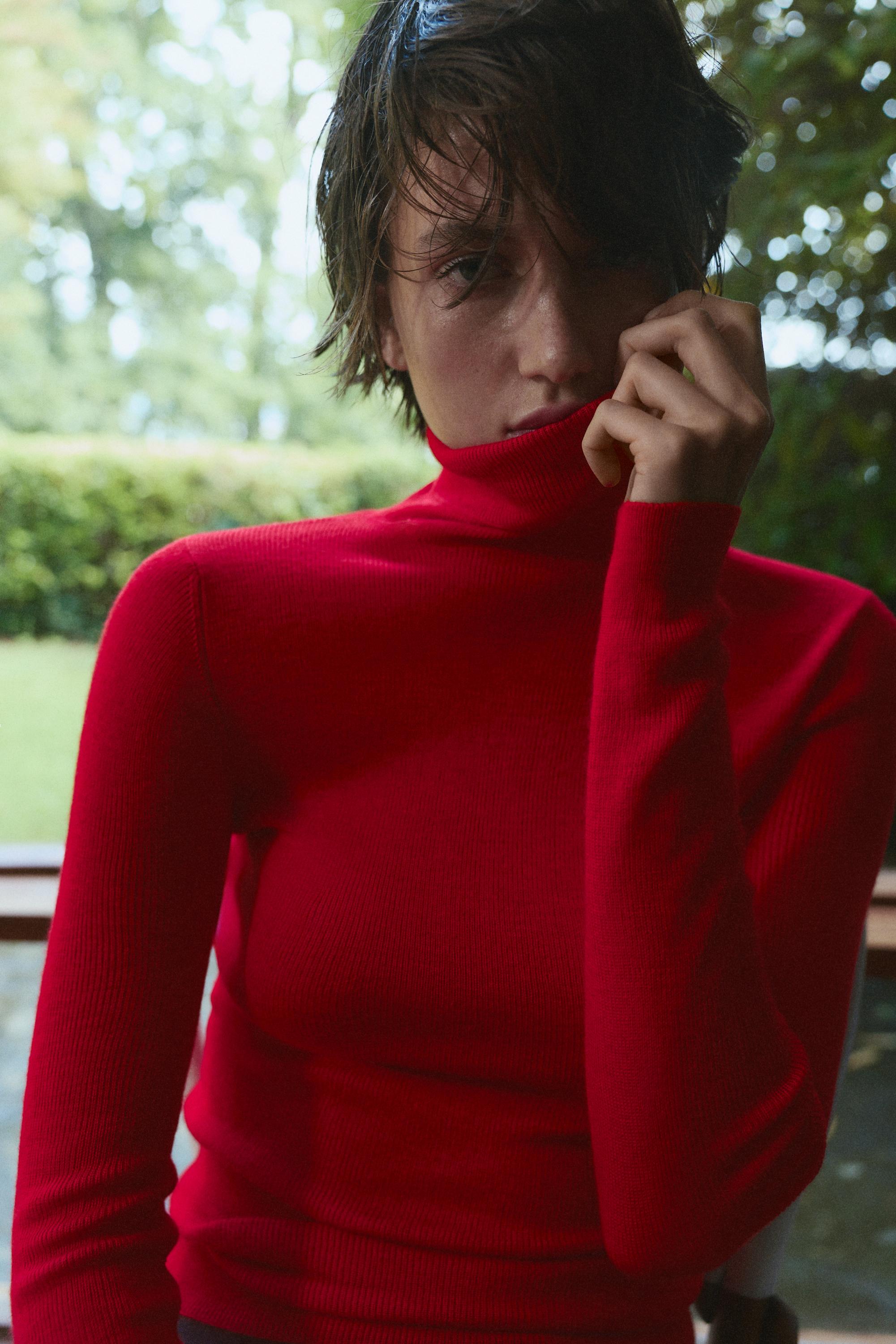 Jersey rojo cuello alto