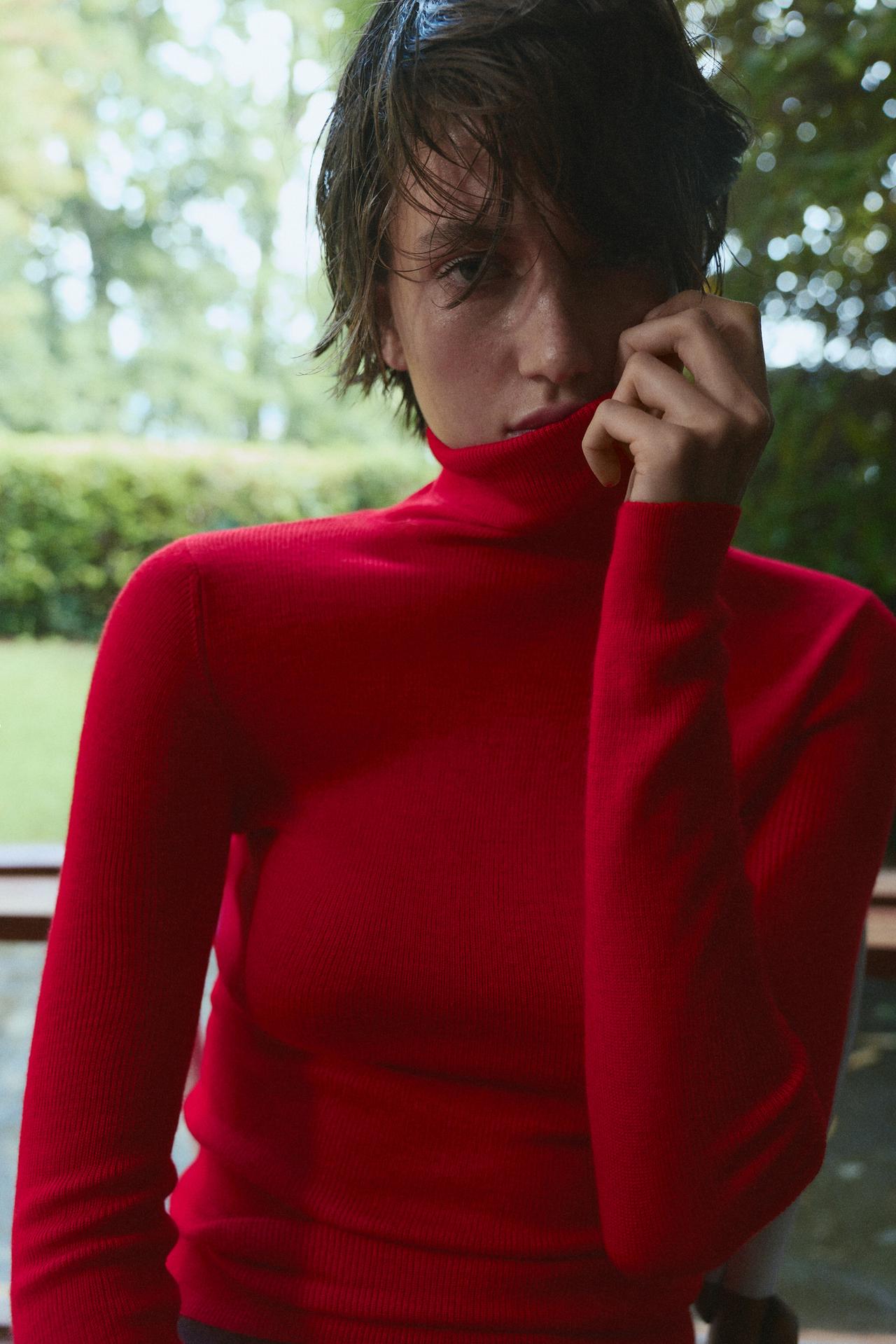 Red high neck jumper — Red