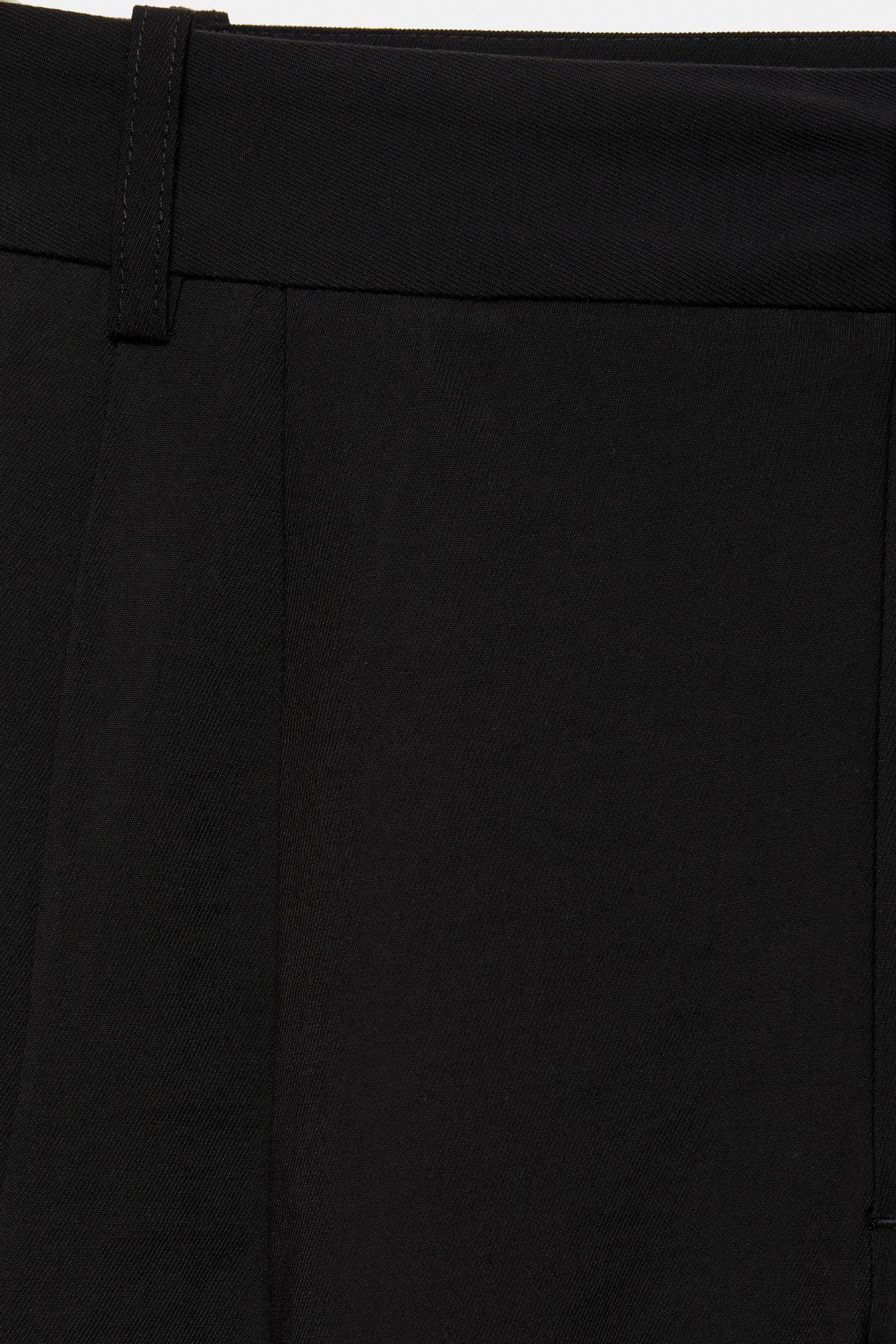 Long Bermuda shorts with pleats — Black