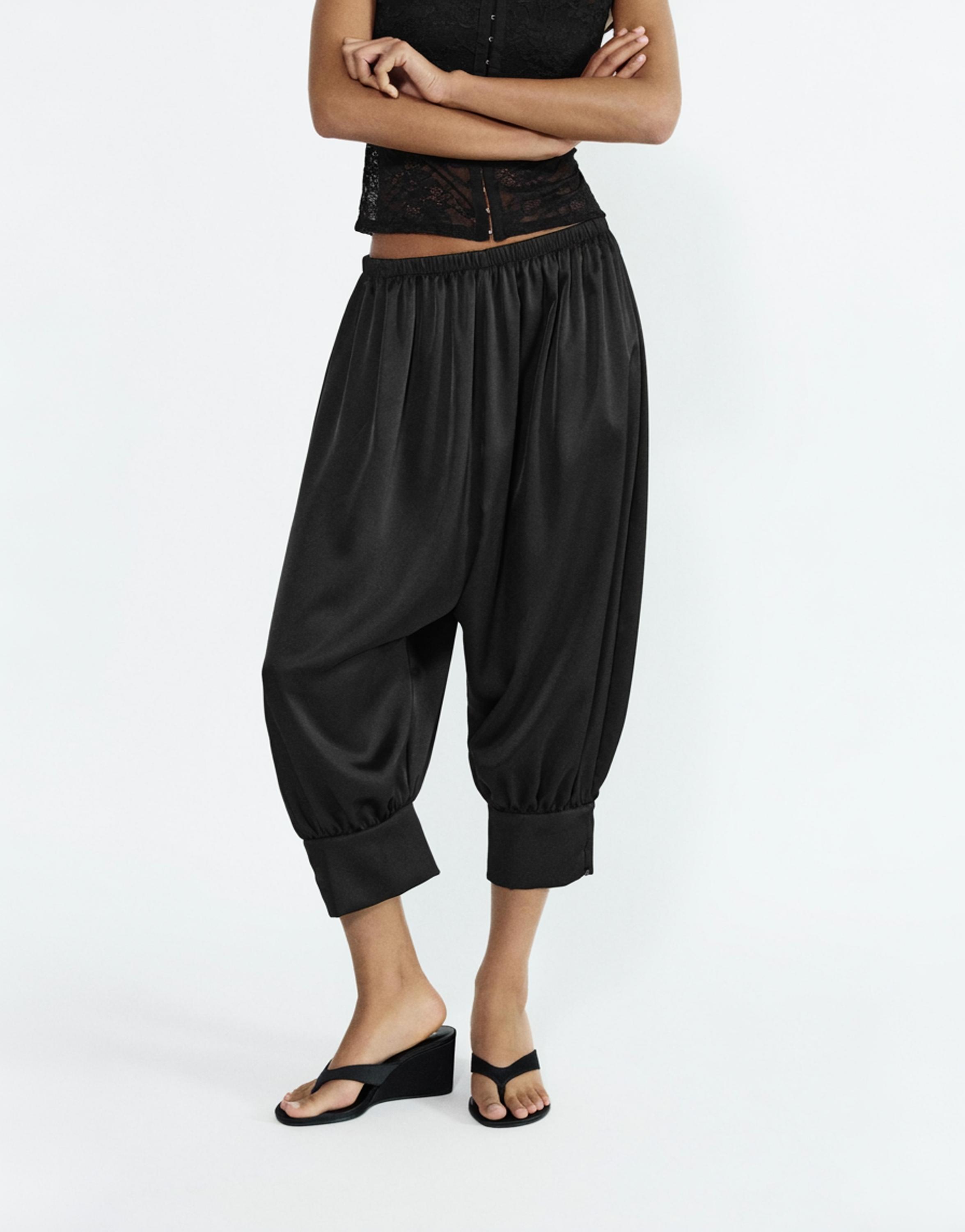 Satin sarouel capris — Black