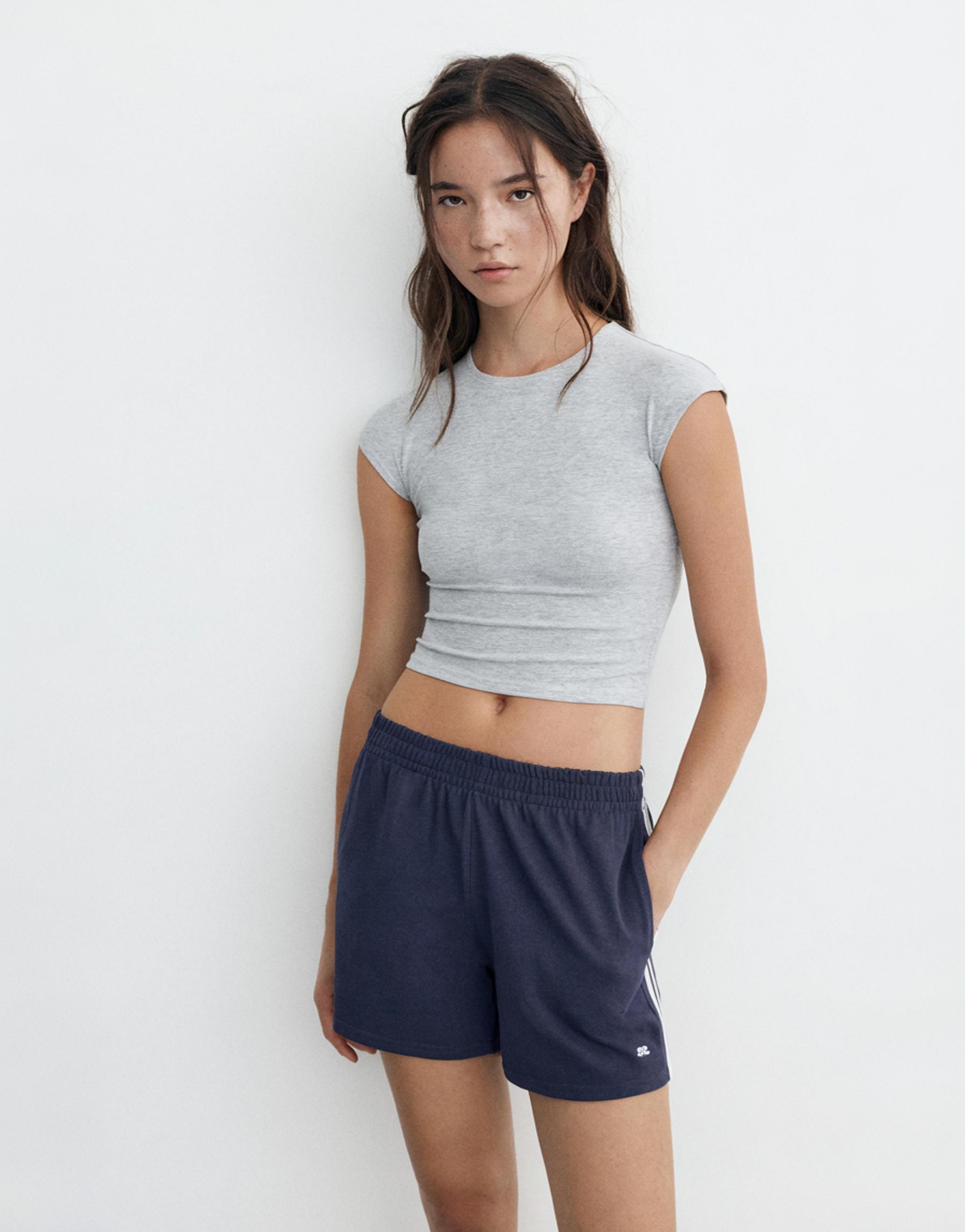 Sports shorts with side stripes — Dark navy