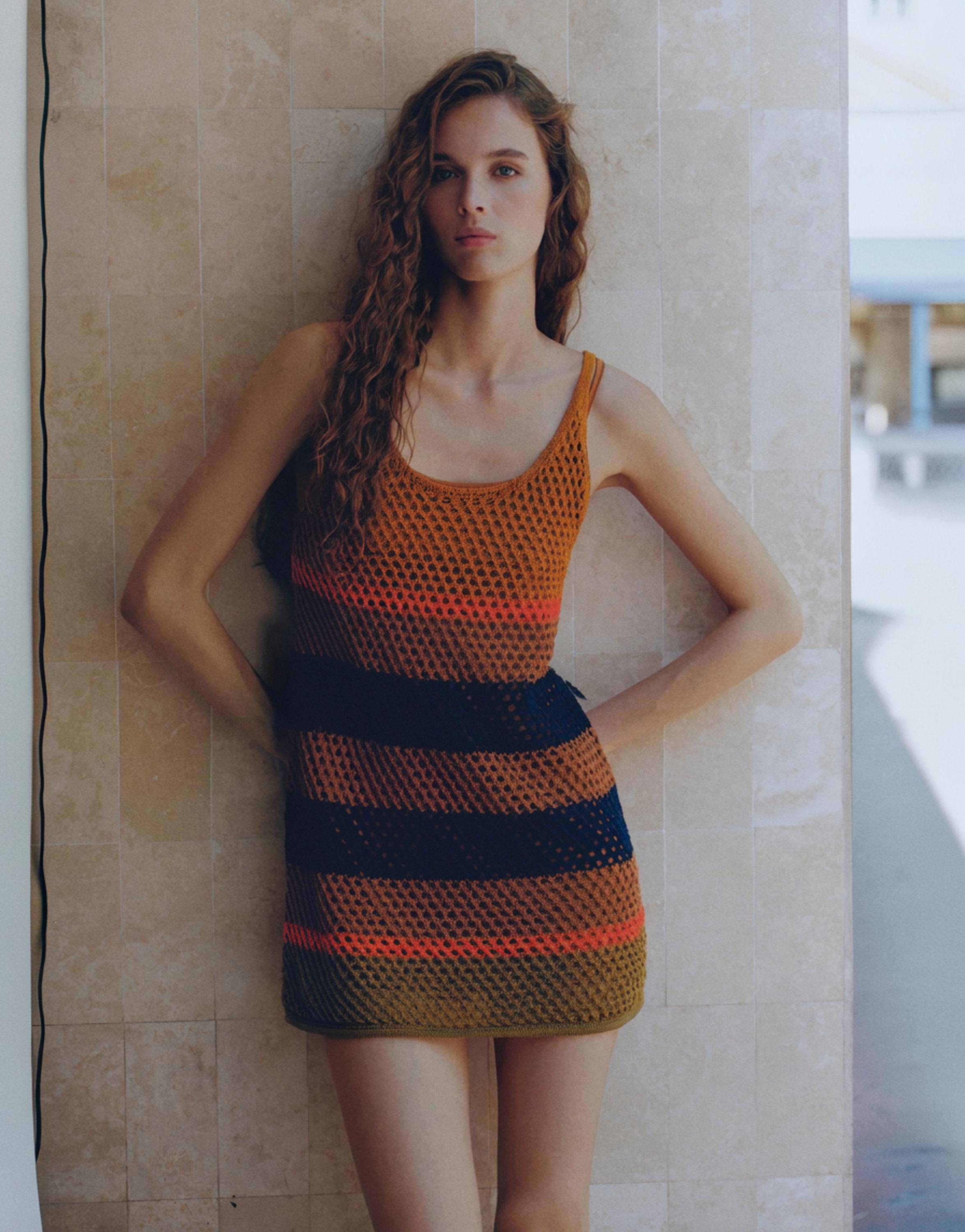 Short striped crochet dress — Brown