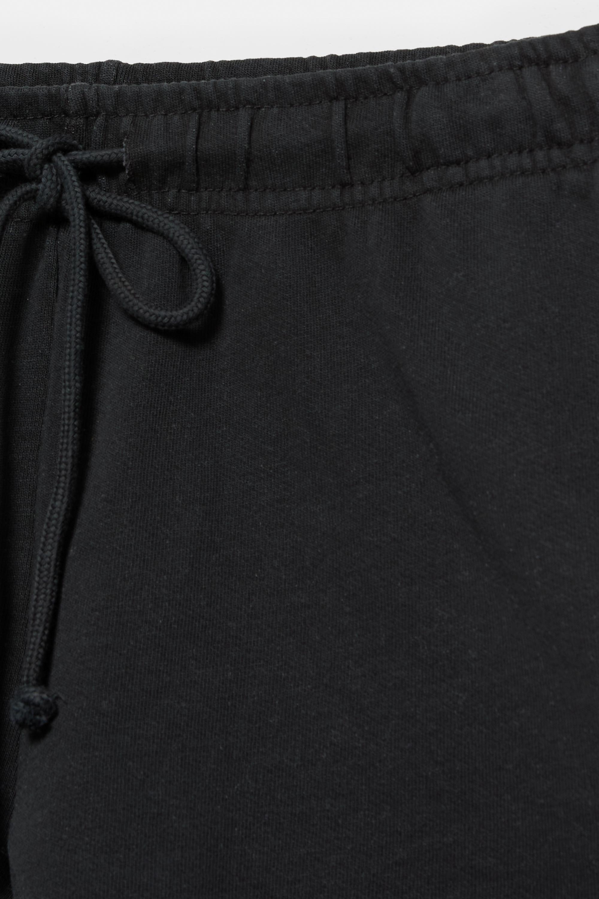 Sports shorts with elastic waist — Black