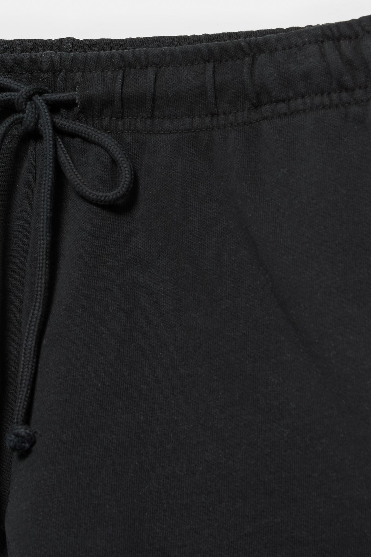 Sports shorts with elastic waist — Black