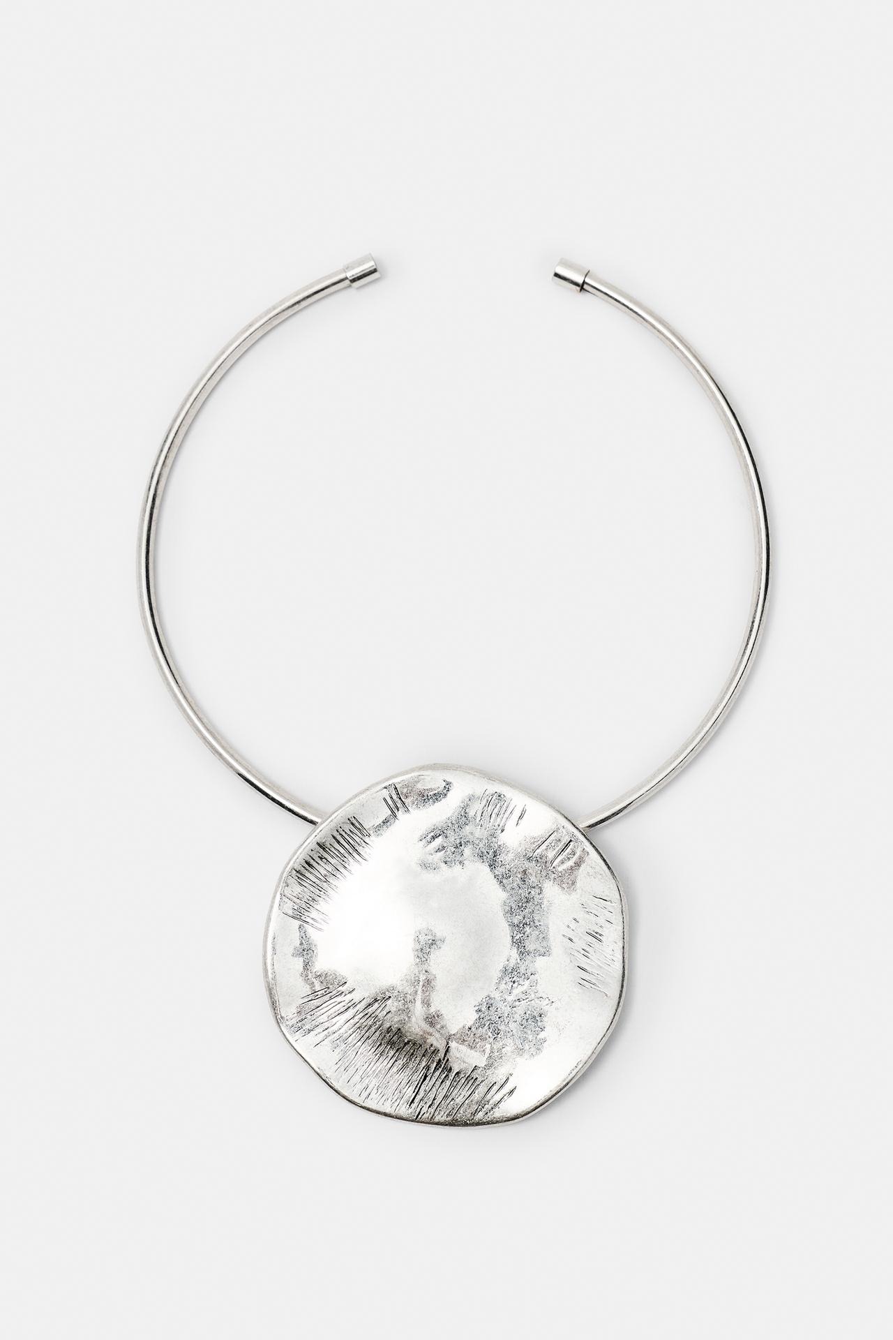 Rigid pendant necklace — Silver