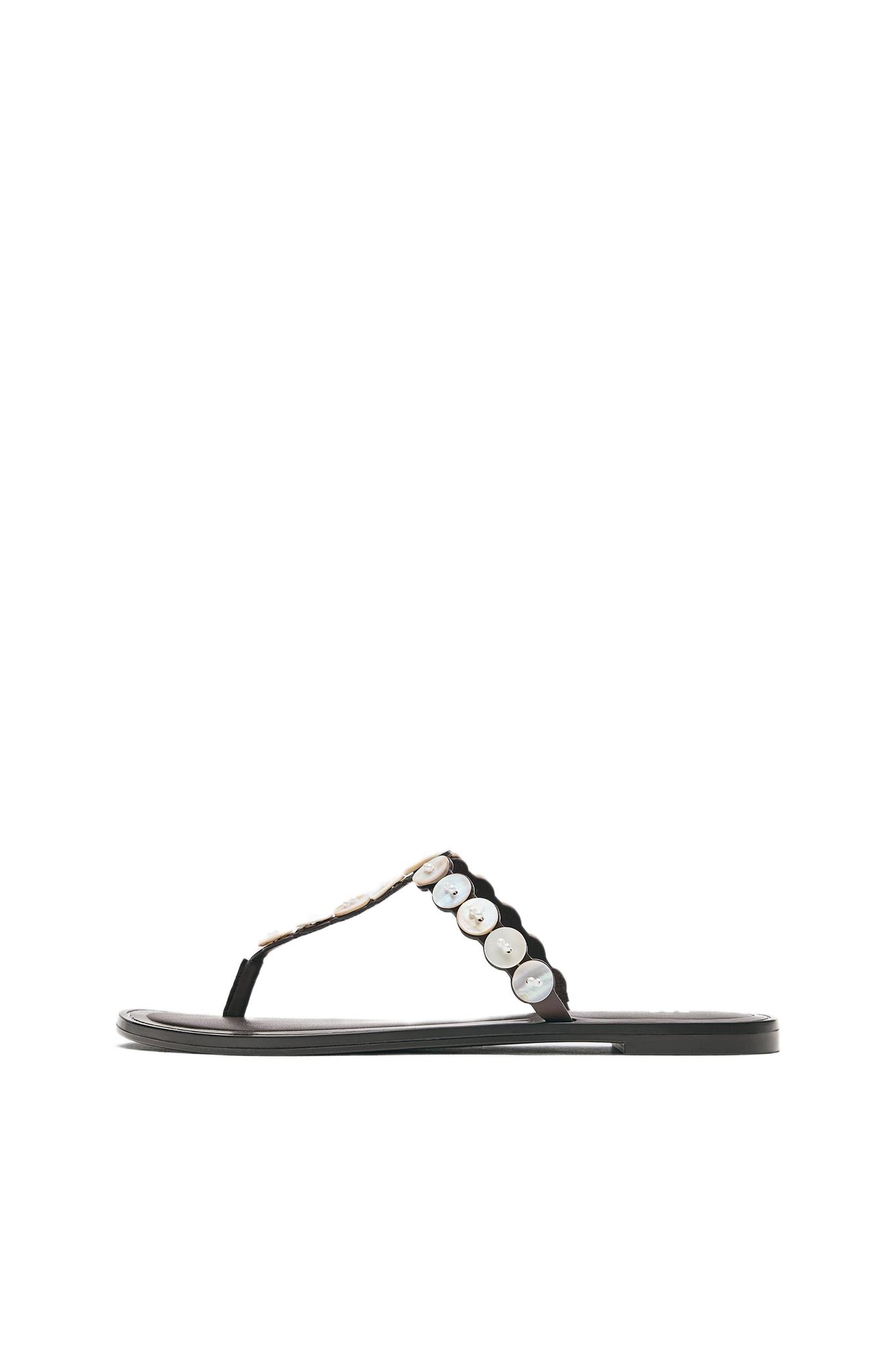 Flat button sandals — Brown