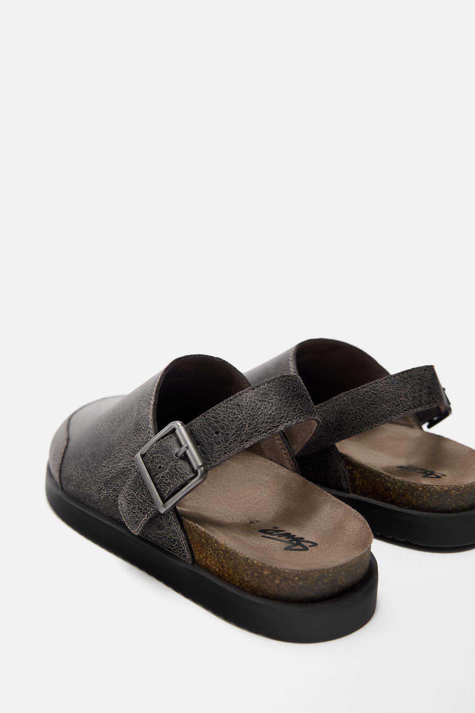 STWD distressed clogs — Brown