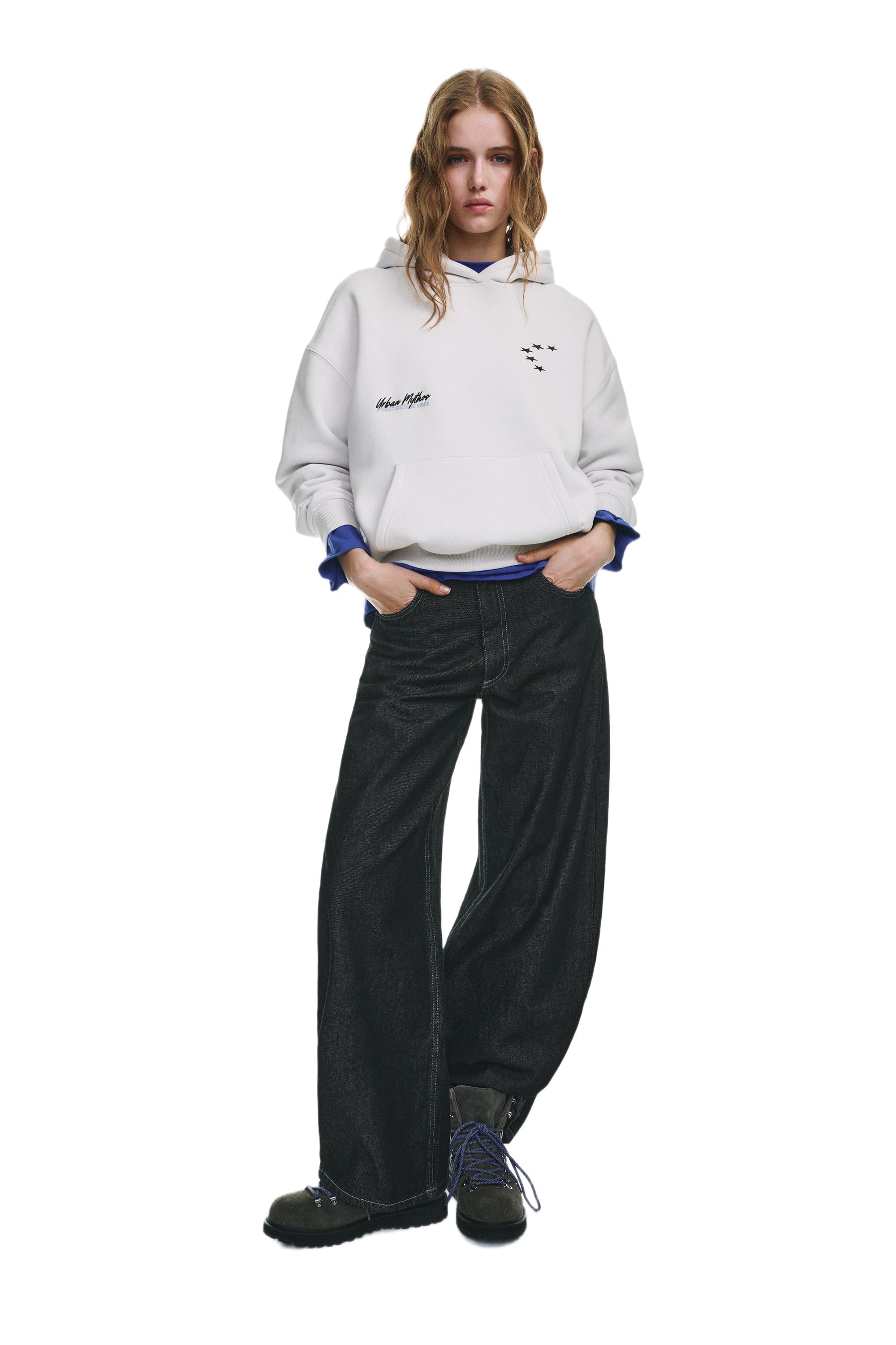 Yazılı yıldız desenli kapüşonlu sweatshirt - Görsel 14