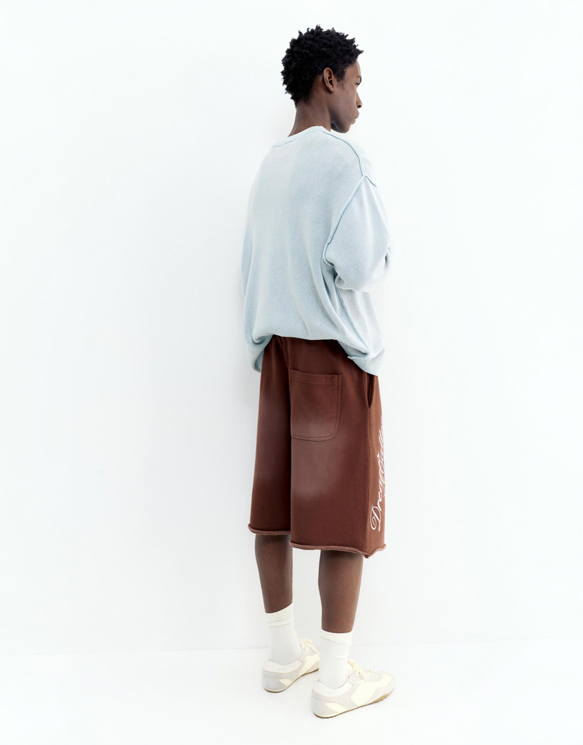 Graphic skater Bermuda sweatshorts — Brown