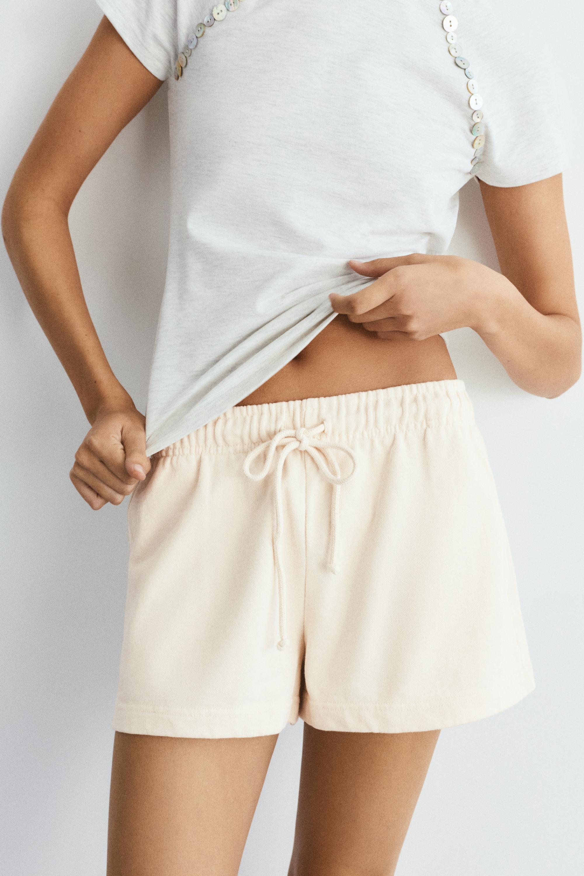 Sports shorts with elastic waist — Ecru