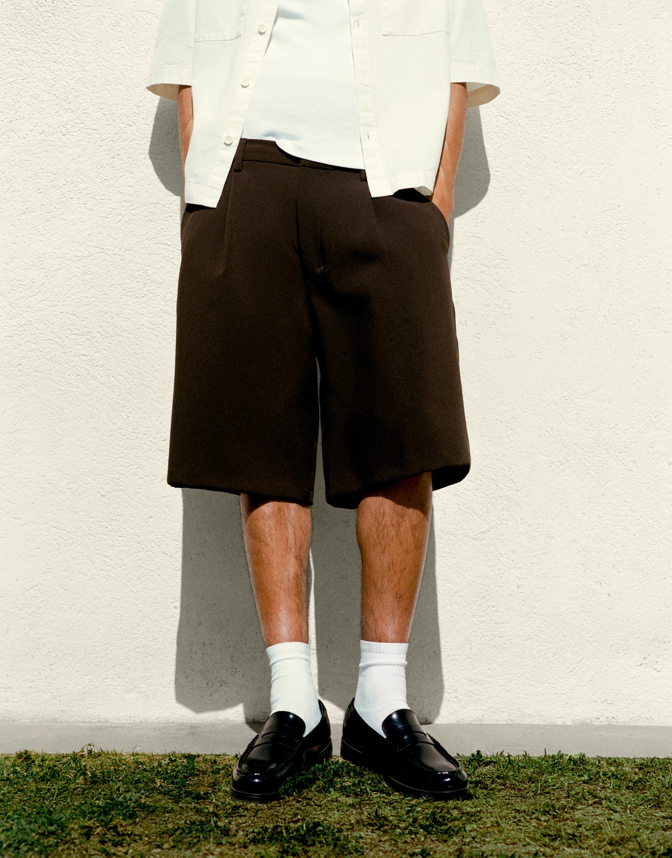 Smart Bermuda shorts with pleats — Chocolate