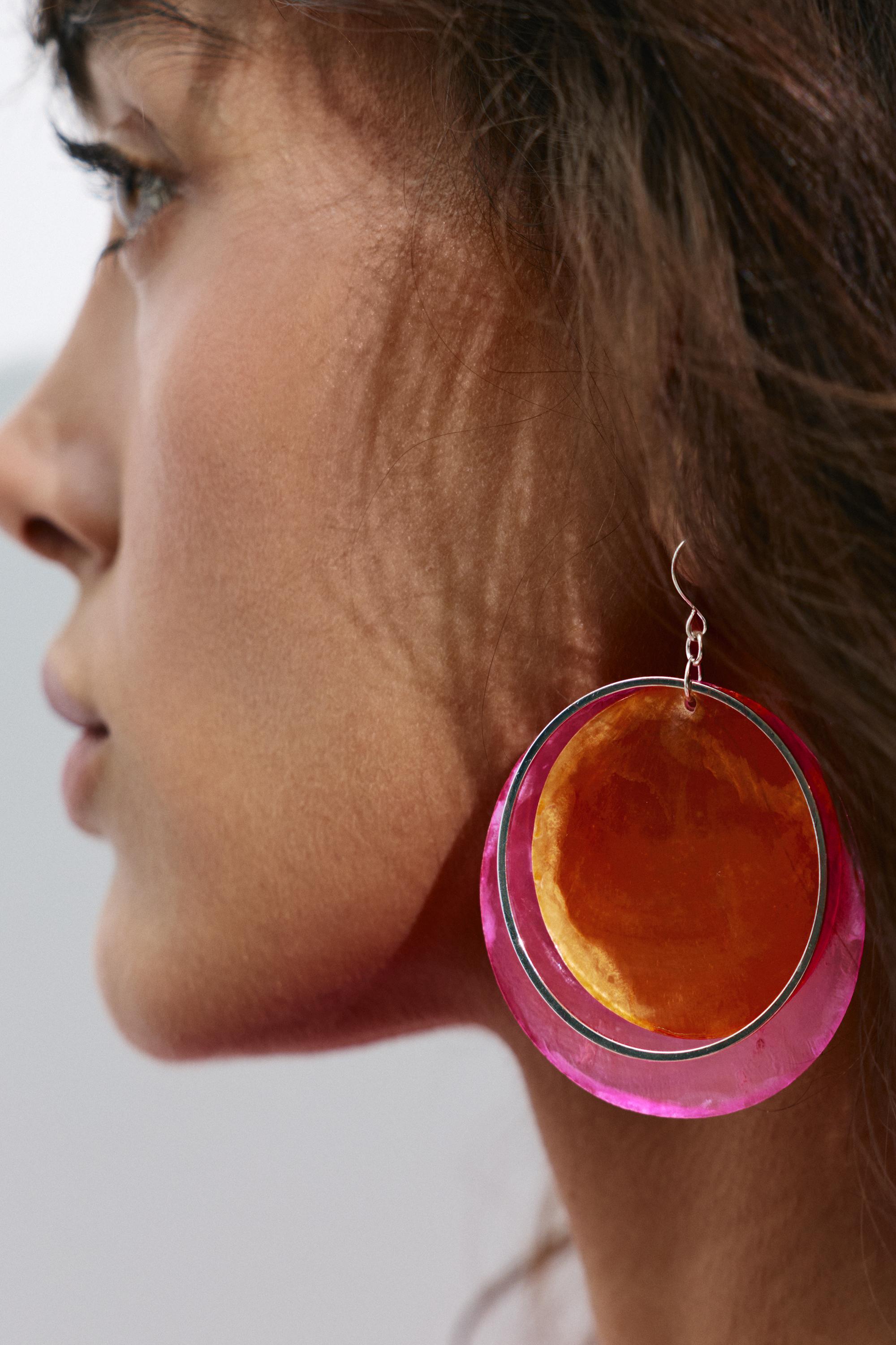 Mother-of-pearl-effect double earrings — Orange
