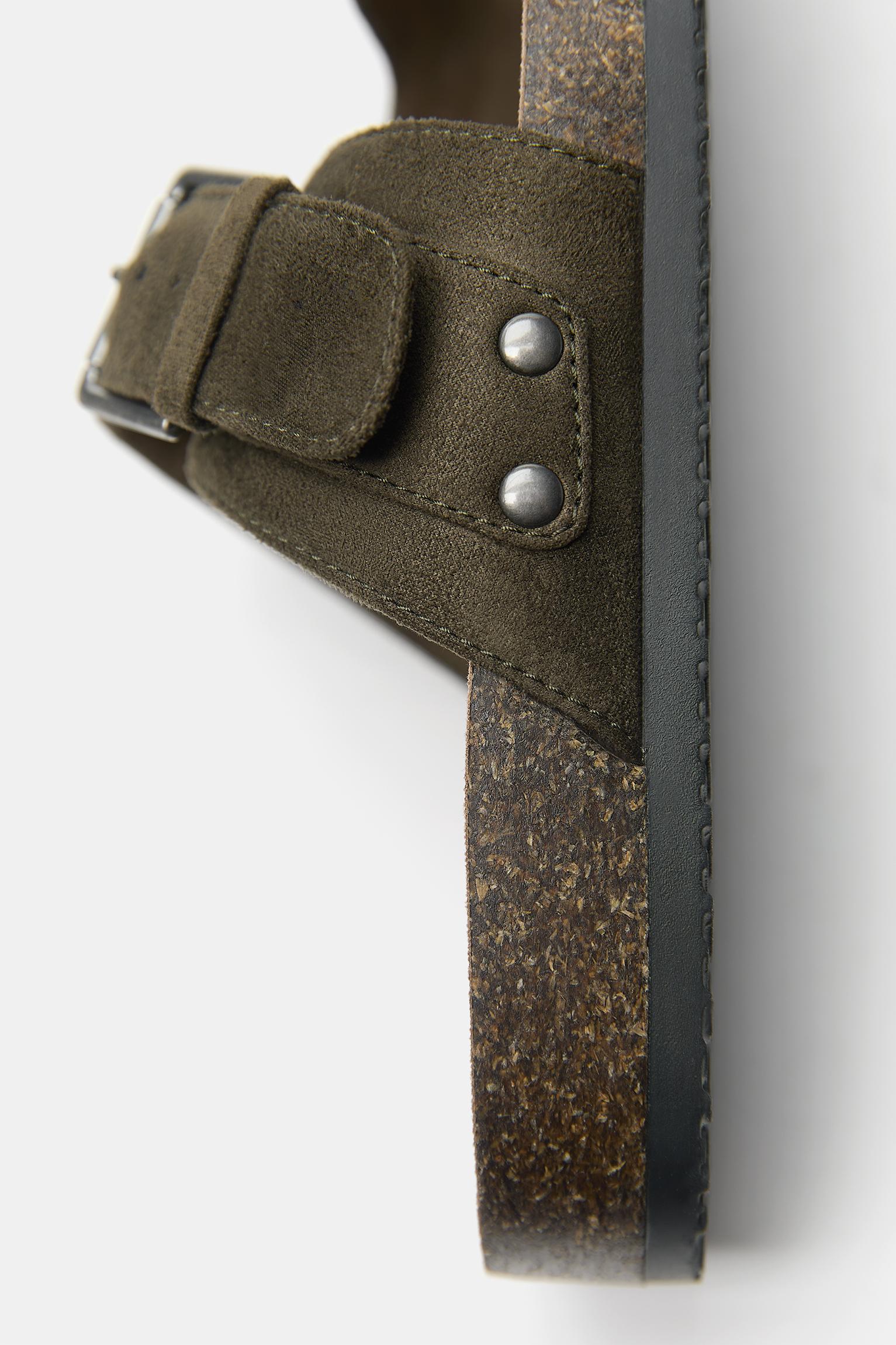 Buckled sandals — Khaki