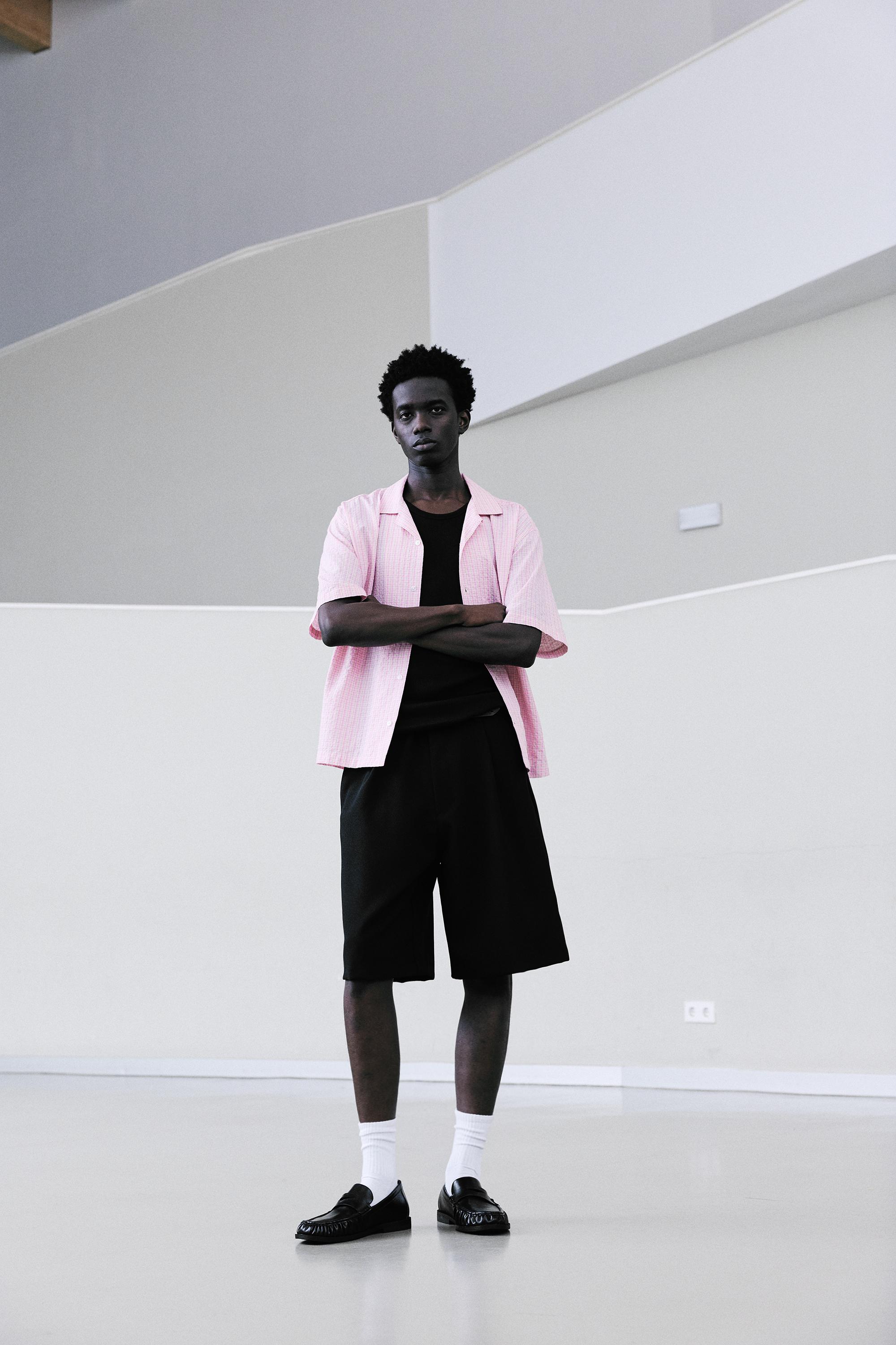 Smart Bermuda shorts with pleats — Black