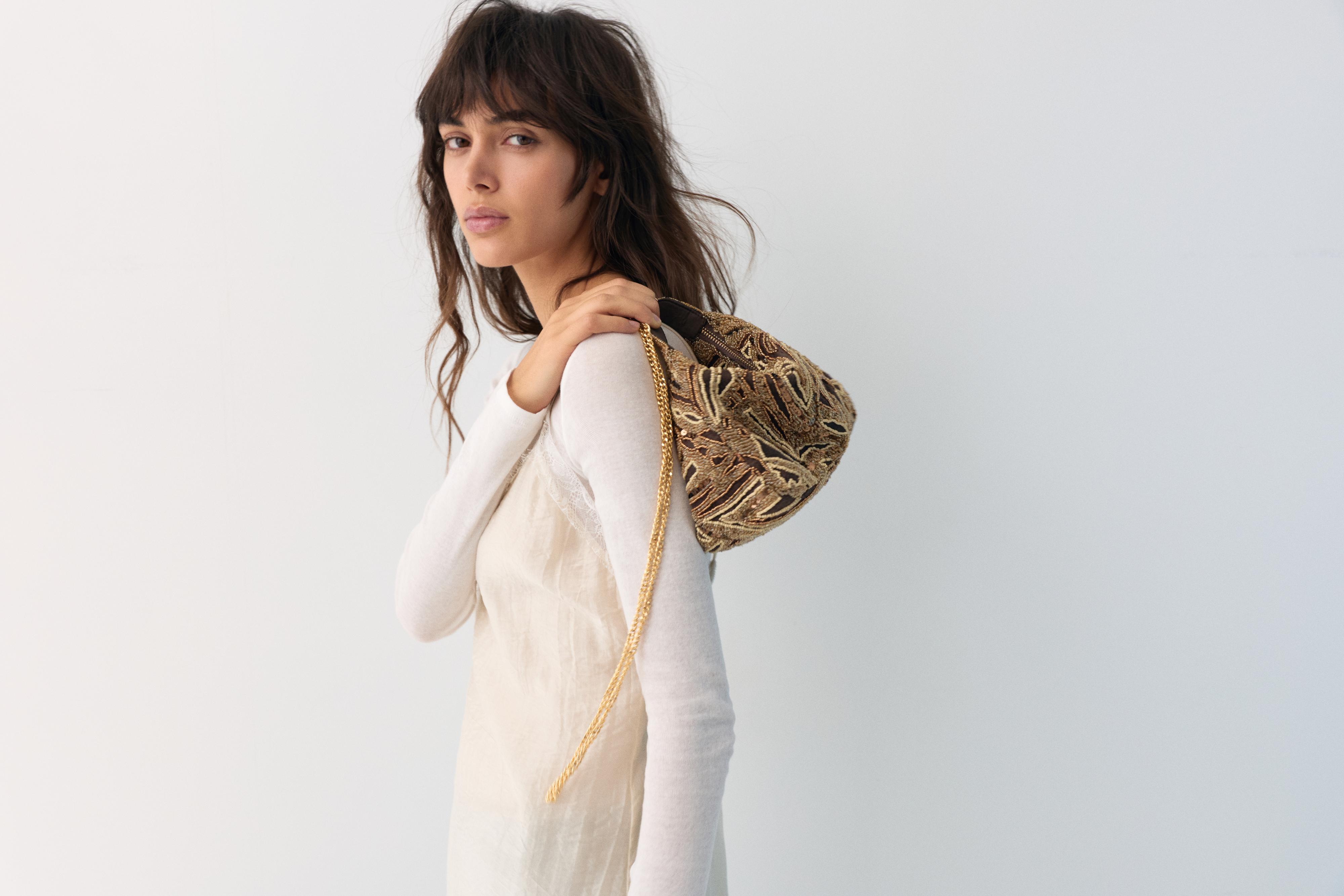 Beaded bag — Brown