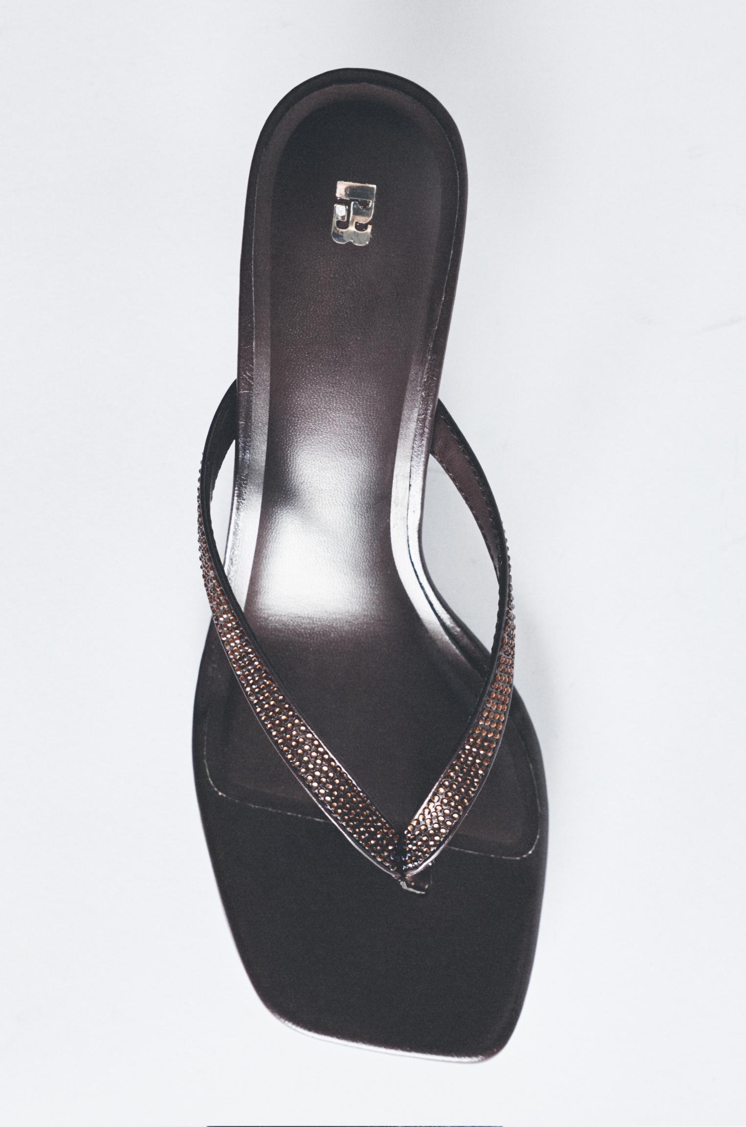 Heeled sandals with rhinestones — Maroon